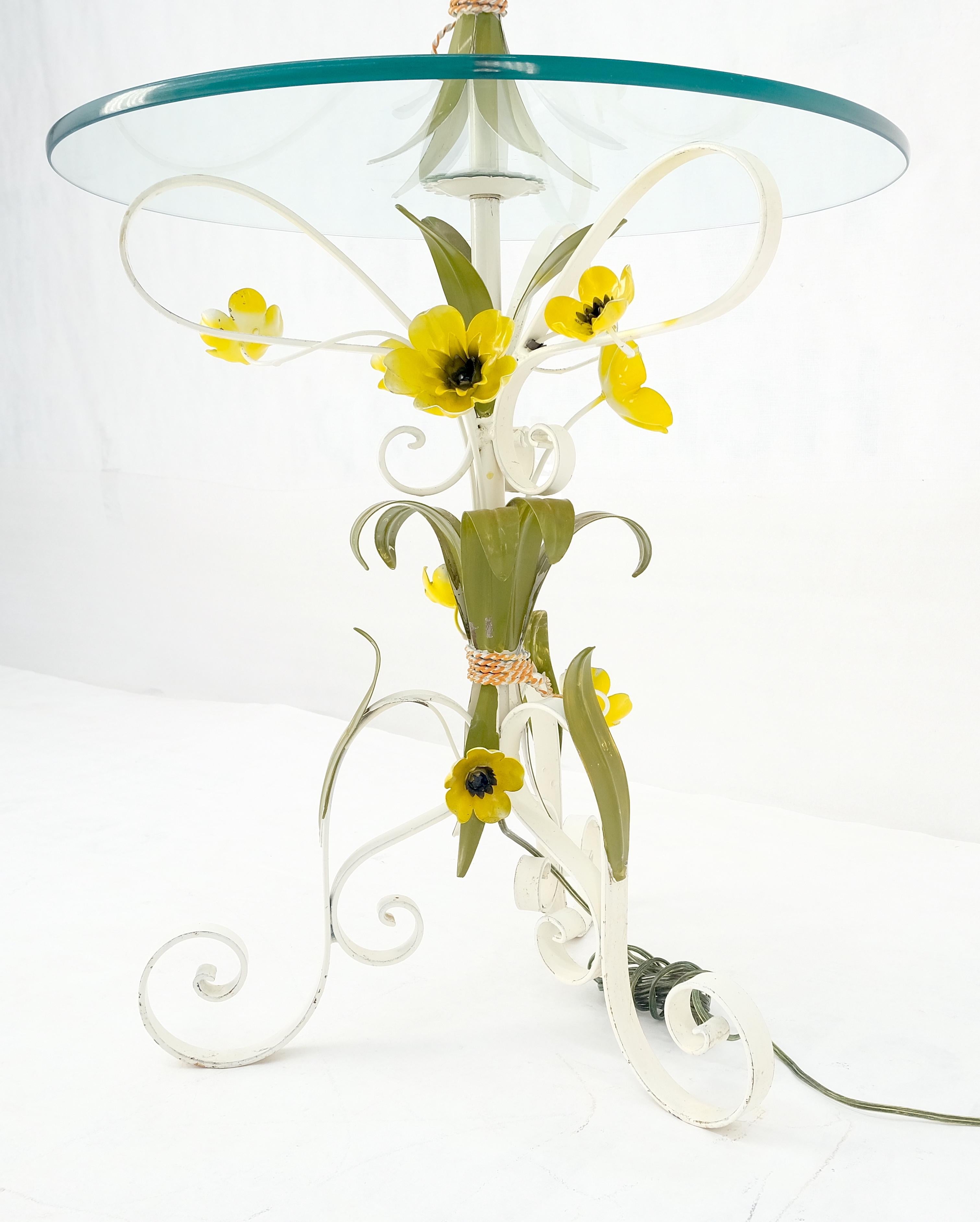 Lampadaire de table d'appoint italien mi-siècle moderne en fer forgé peint avec fleurs en vente 5