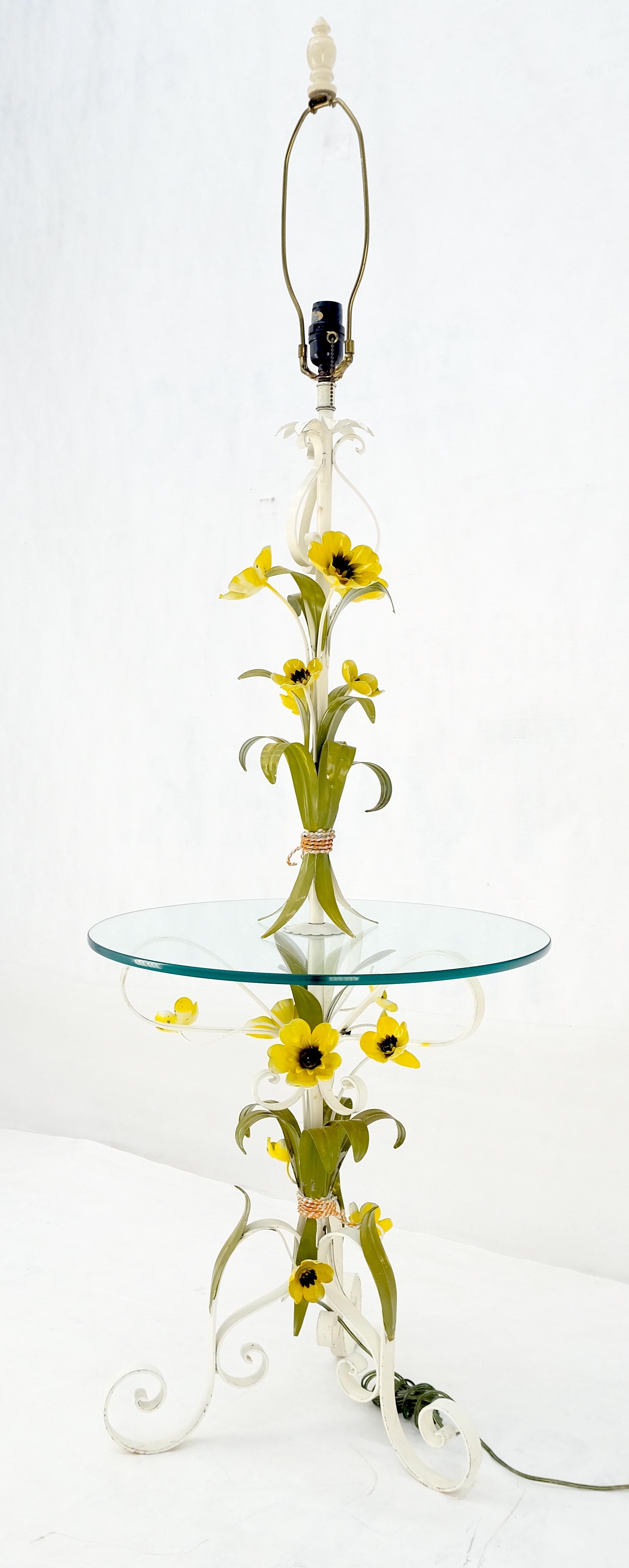 Lampadaire de table d'appoint italien mi-siècle moderne en fer forgé peint avec fleurs en vente 7