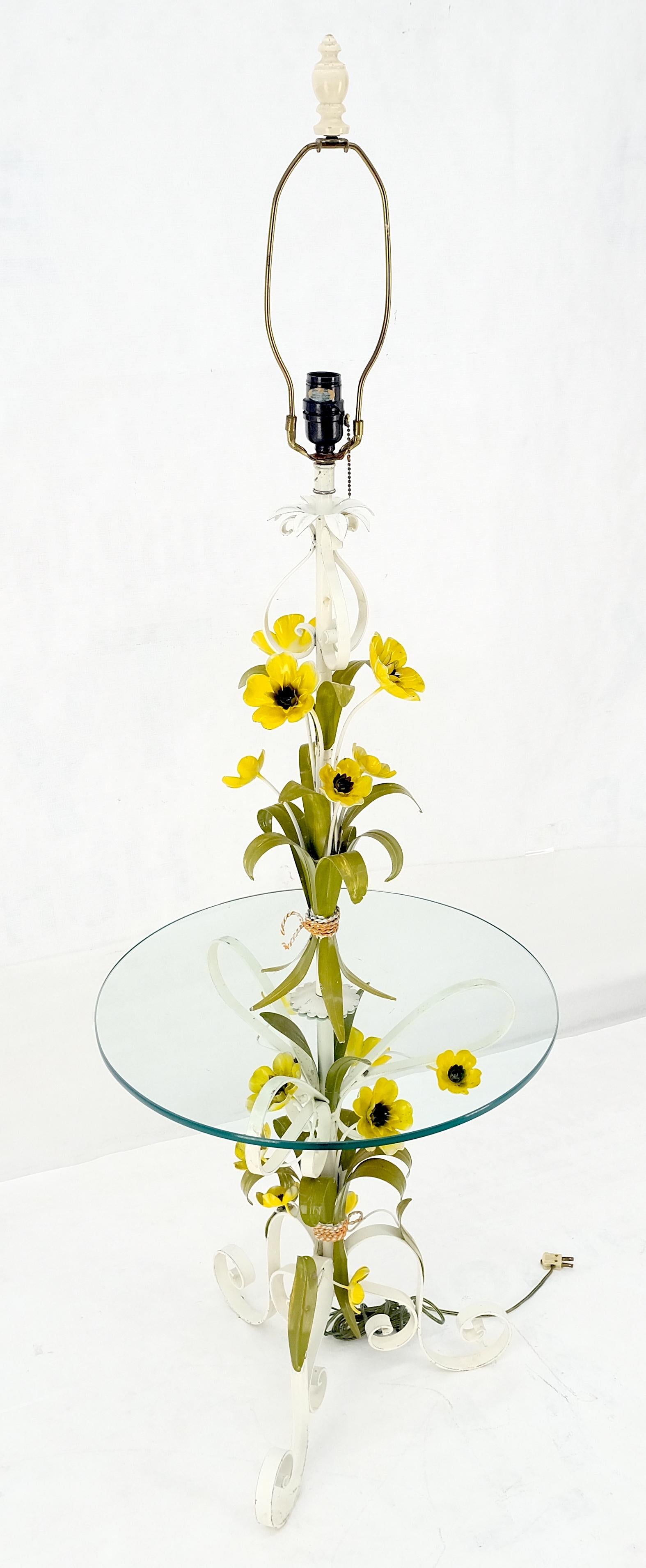 Lampadaire de table d'appoint italien mi-siècle moderne en fer forgé peint avec fleurs en vente 9