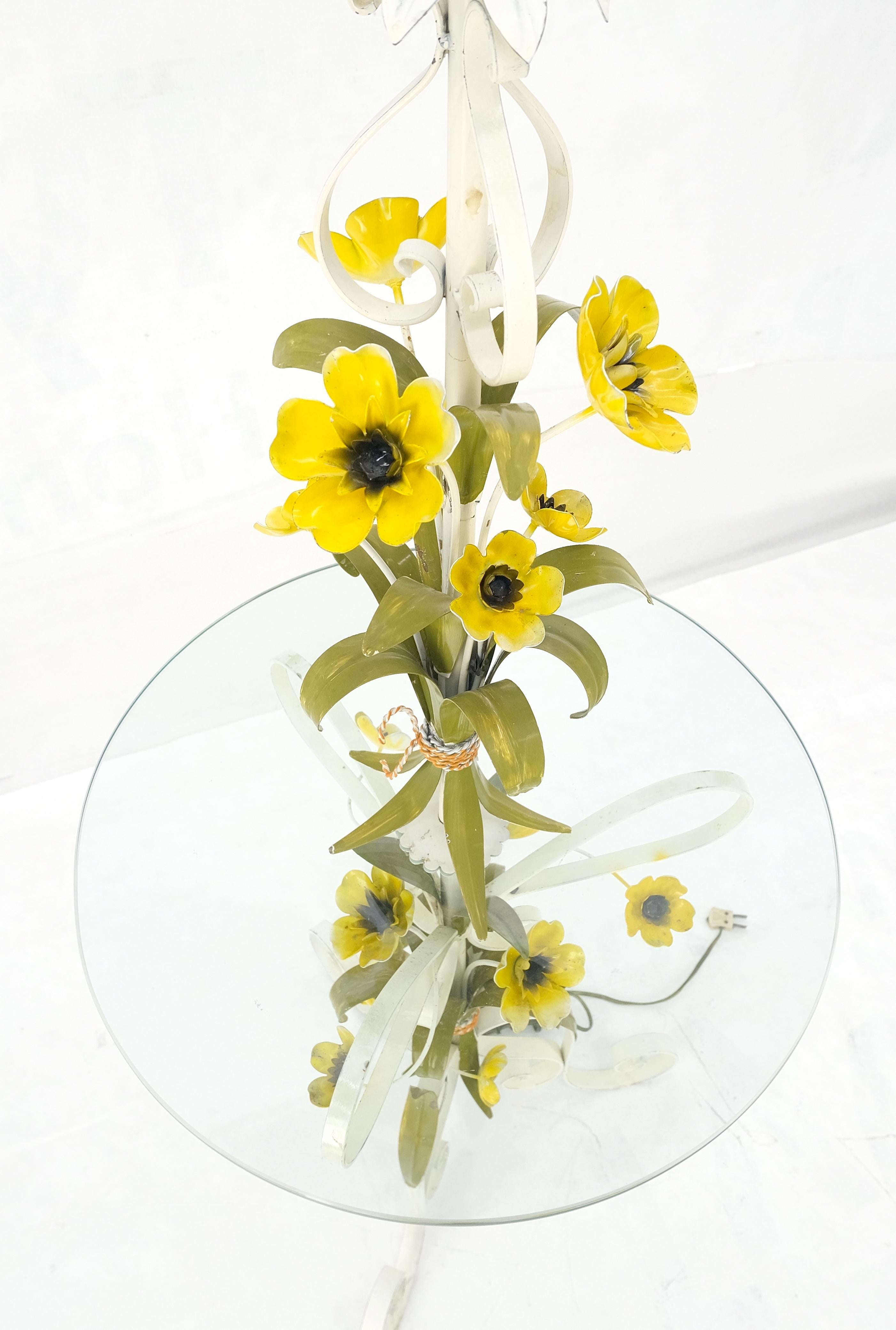 Lampadaire de table d'appoint italien mi-siècle moderne en fer forgé peint avec fleurs en vente 11