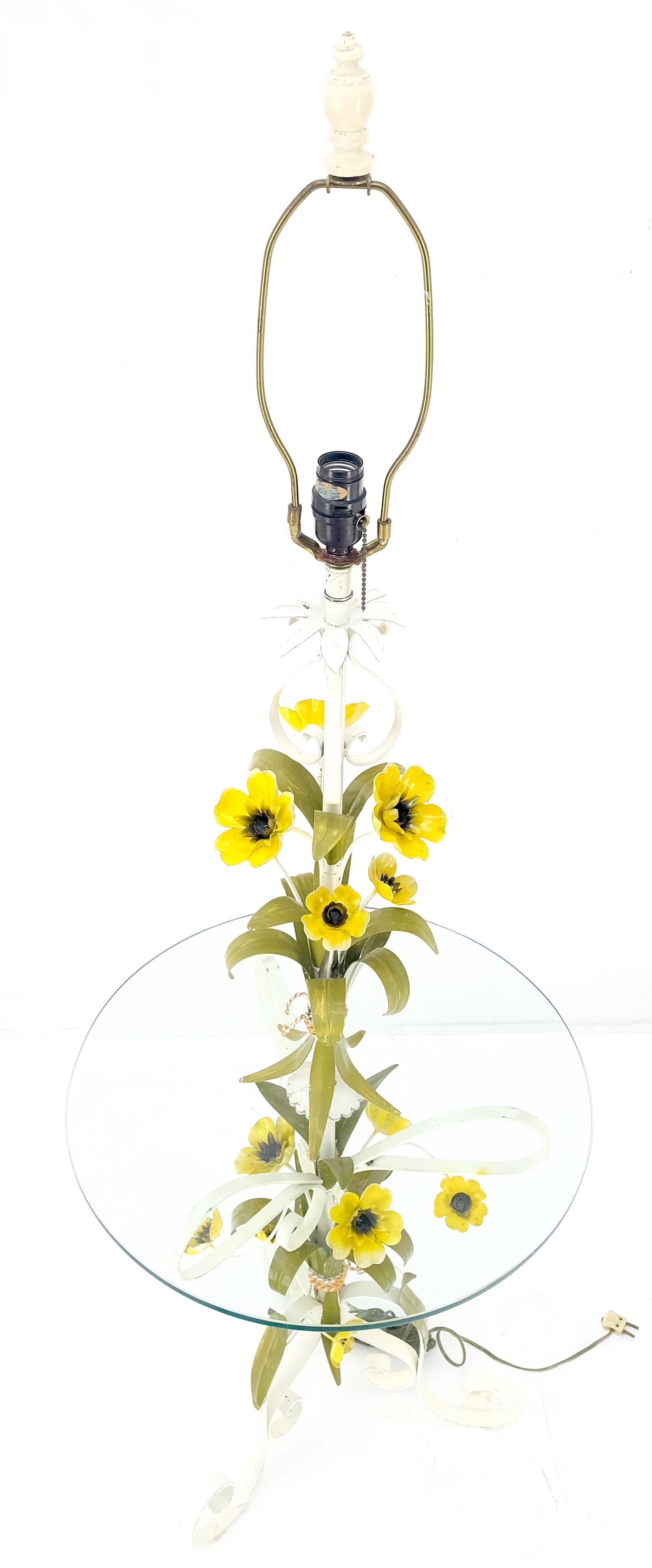 Lampadaire de table d'appoint italien mi-siècle moderne en fer forgé peint avec fleurs Excellent état - En vente à Rockaway, NJ