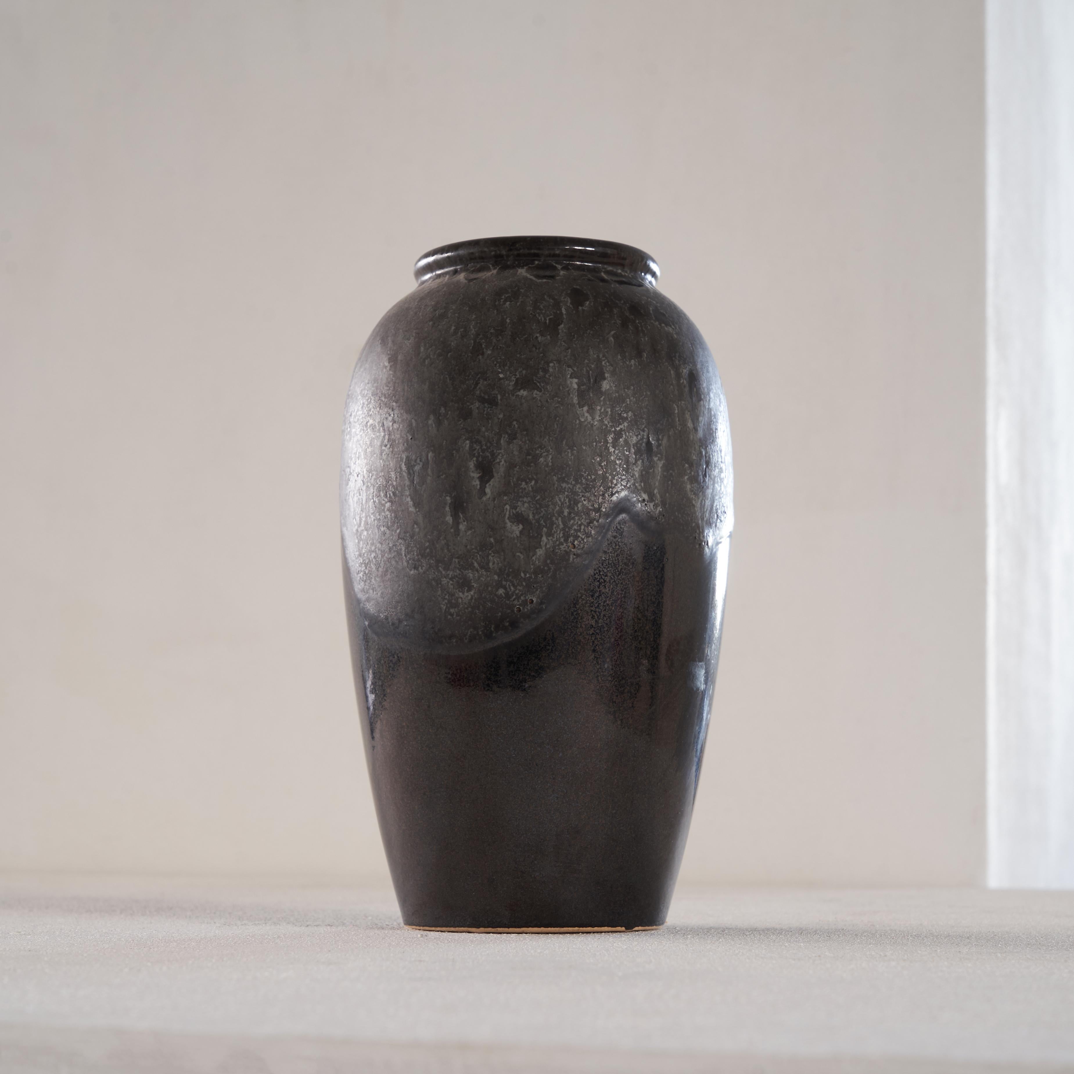 Painterly decorated anthracite mid century pottery vase, Germany, 1960s.

Very rich glazed pottery vase in warm gray and anthracite tones with a hint of metallic. Very elegant and painterly decorated. Timeless and subtle shape with a classic rim