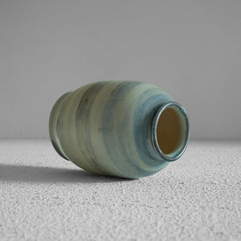 Vaso Studio Pottery con smaltatura a colori, anni '60 In condizioni buone in vendita a Meer, VAN