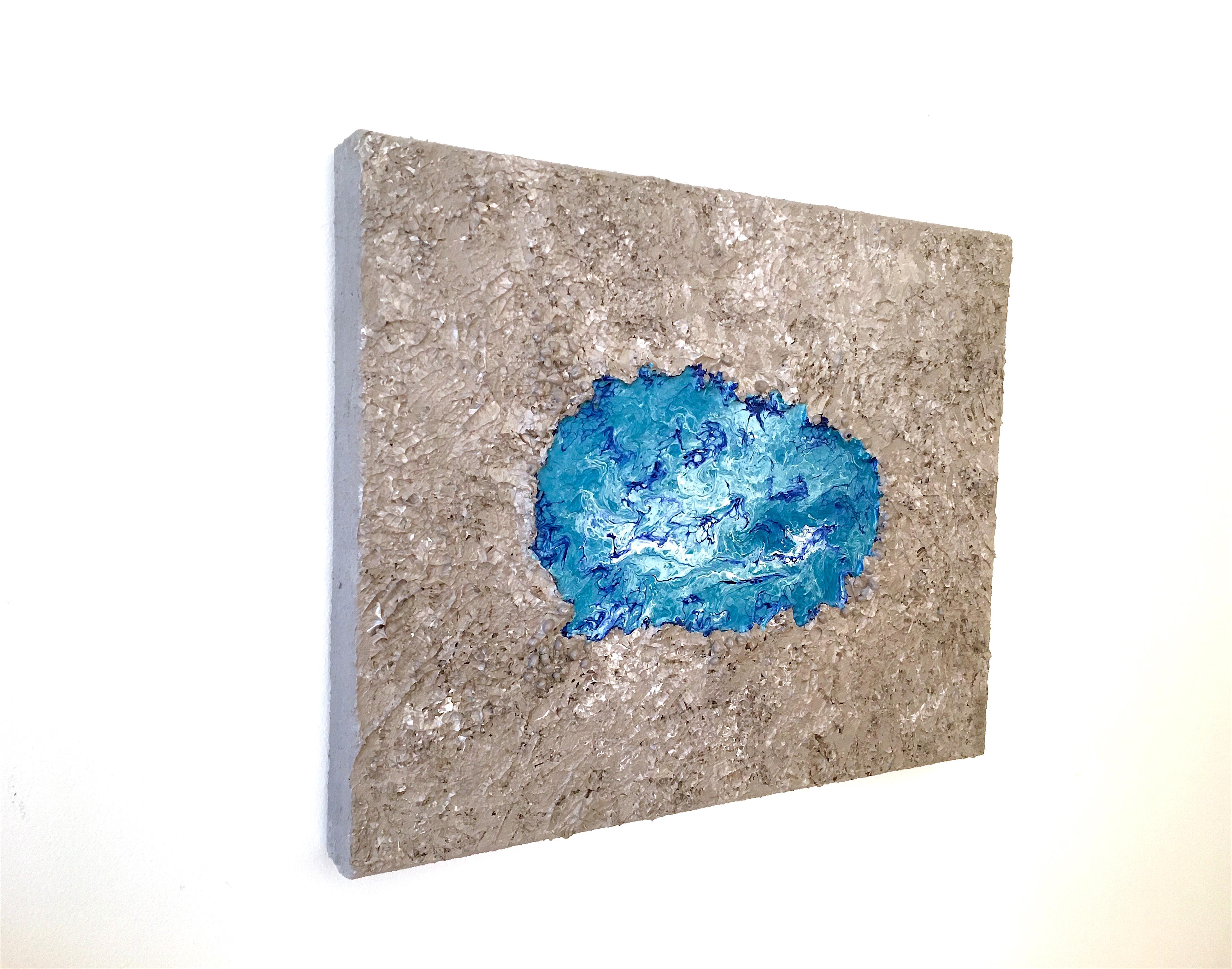 Abstract painting on canvas with heavy texture.
Acrylic and varnish for protection.
Colors: Blue sand
This painting is called Coastline 3 and numbered 242.
Original and signed by the artist, comes with gallery certificate.
