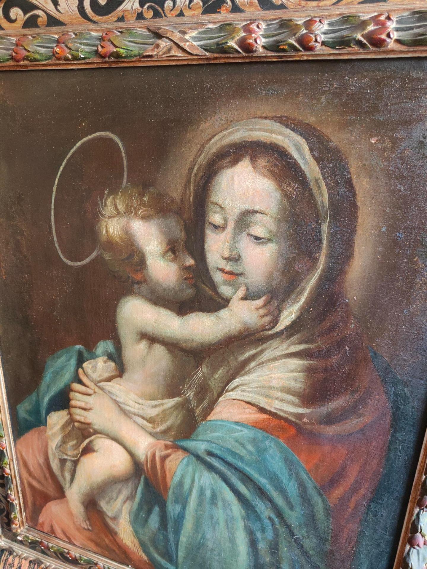 Peinture, huile sur toile représentant la Madone à l'enfant du 18ème siècle, peinture d'excellente qualité picturale. Peinture de belle taille et très bonnes proportions. Un travail agréablement lumineux, adapté à tout type d'environnement, à la