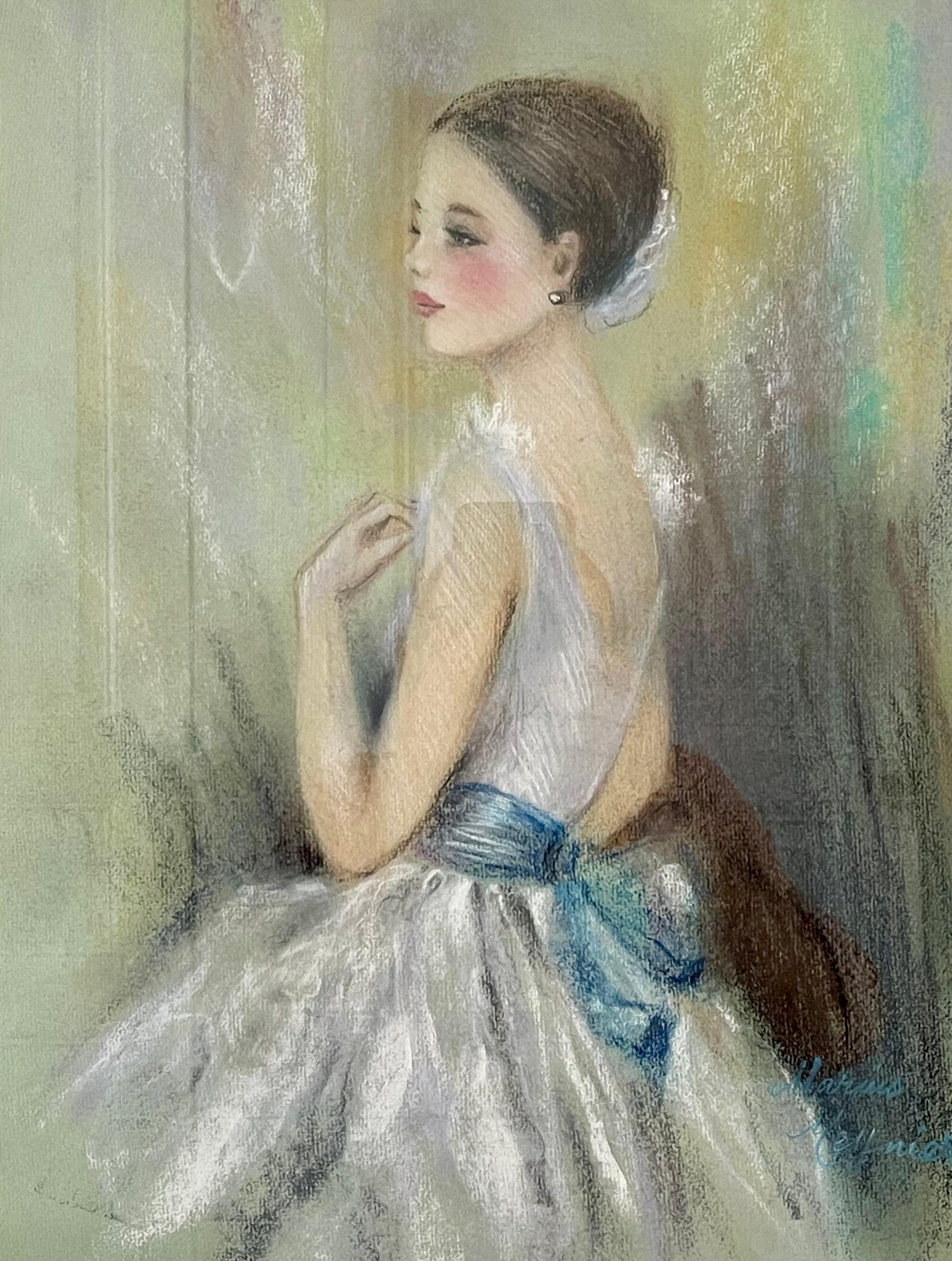 Dieses schön gerahmte Gemälde von Meynier zeigt eine brünette Tänzerin in einem Ballettkostüm, bestehend aus einem weißen Trikot und einem Tutu mit blauer Schärpe. Die Tänzerin ist im Profil mit Blick nach links dargestellt, wobei sie ihre Hand