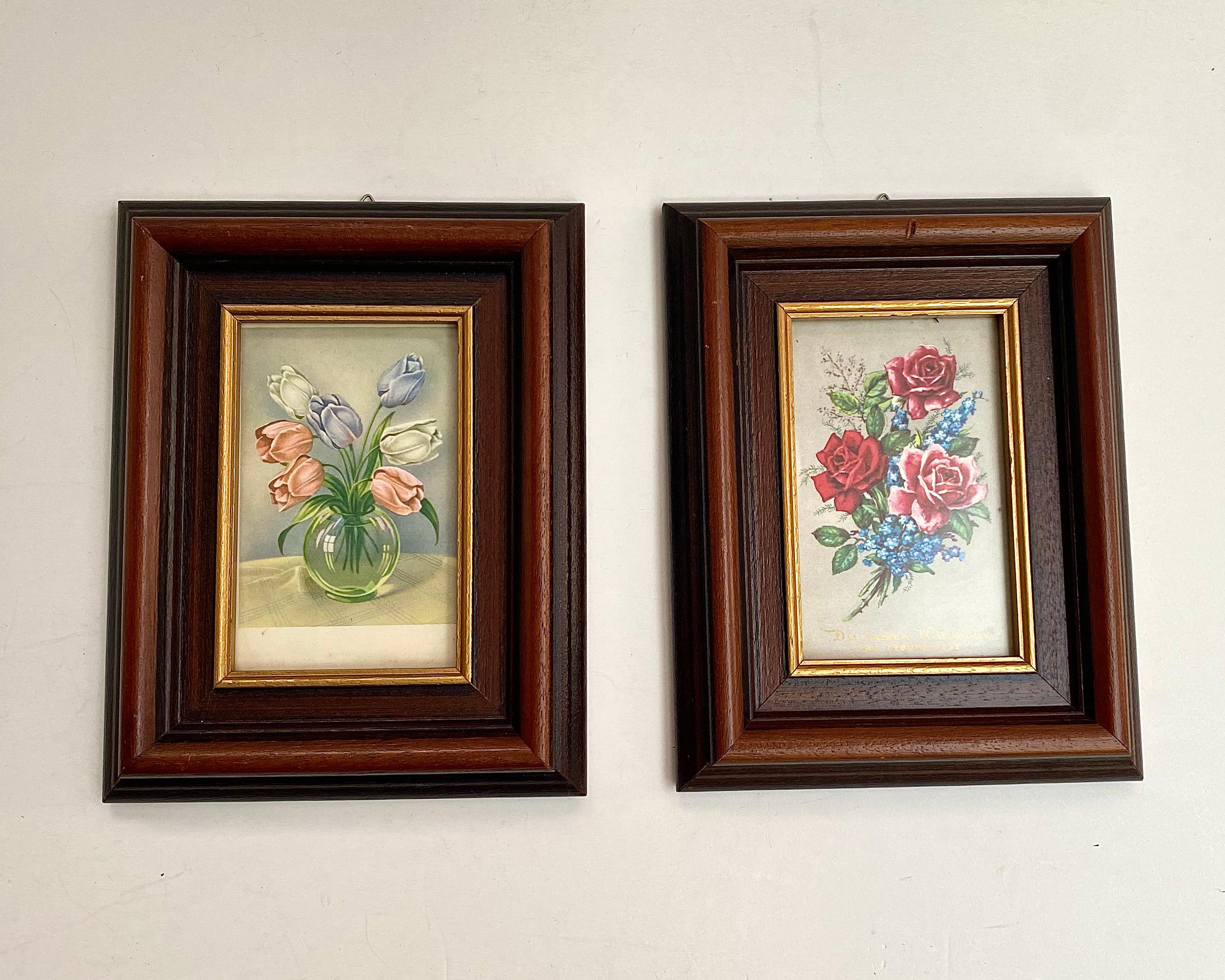 Paired very beautiful framed pictures wall art wall hanging with flowers.

The subject classic red roses, buds, leaves and tulips all in a pleasing vintage gold frames which are  in very good condition, with just a little bit of loss.

The paintings