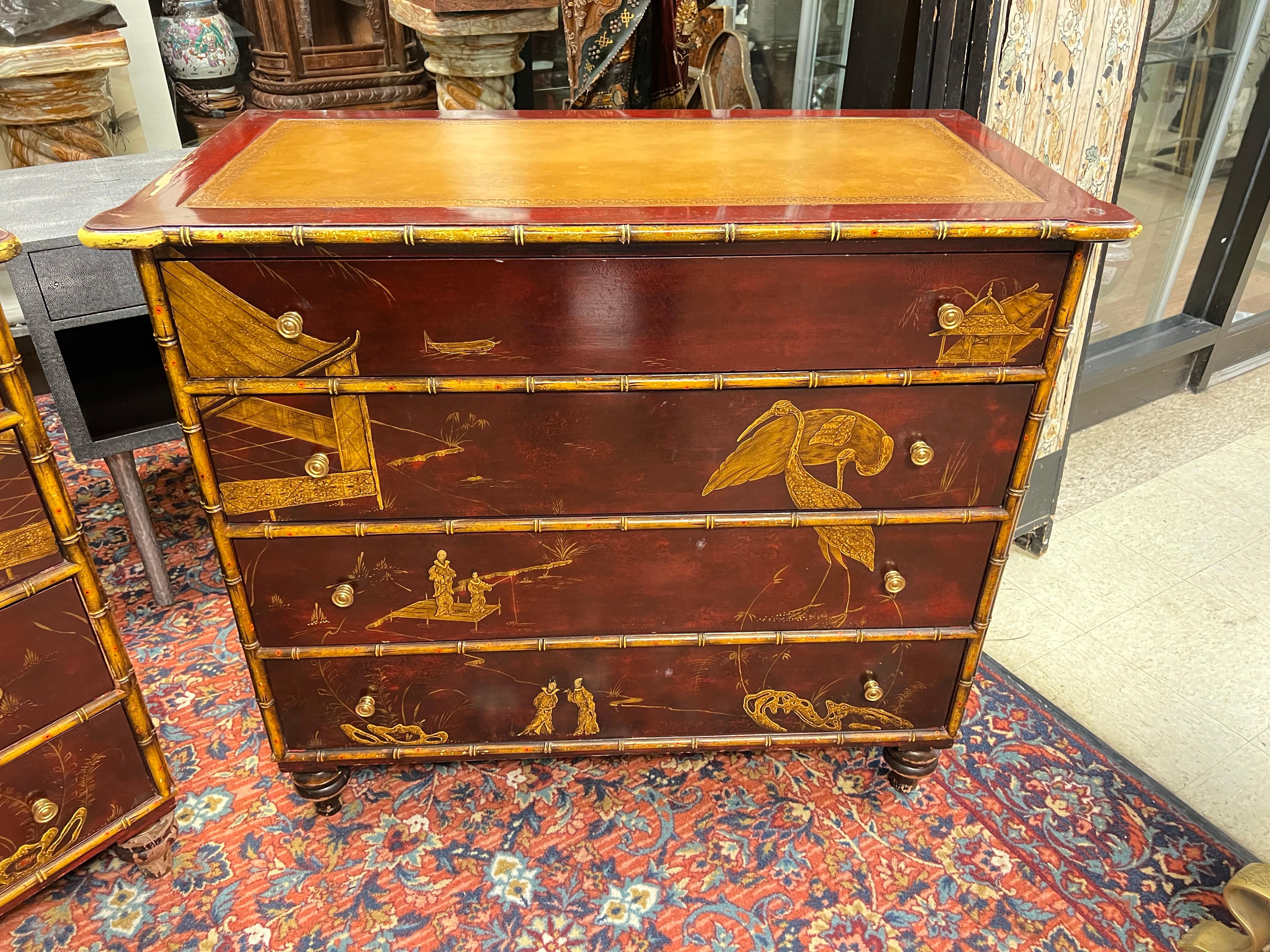 Pair 0f Engelish Regency style  Chinoiserie Japanned Dressers / Chest of Drawers In Good Condition For Sale In New York, NY