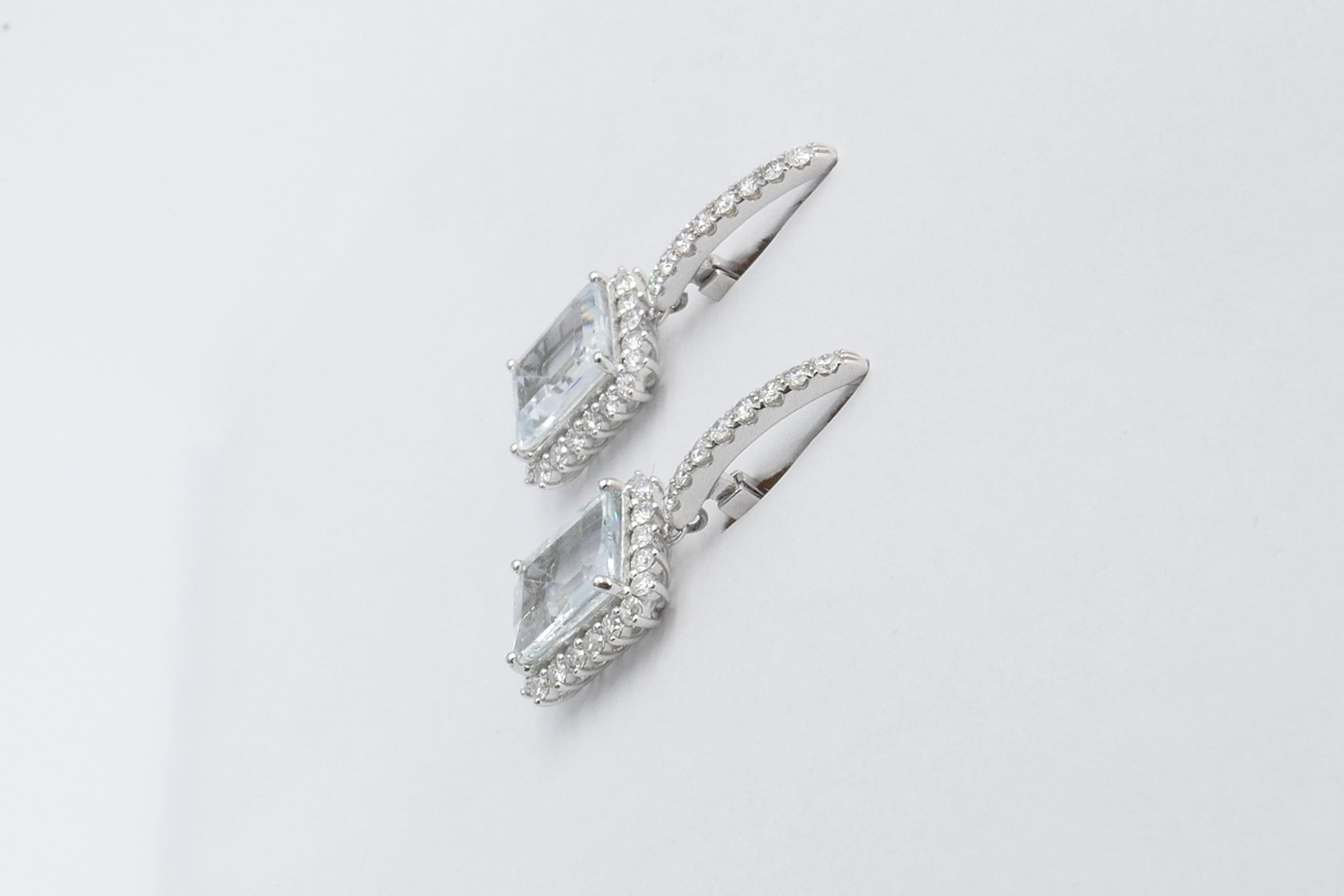 Modern Pair of 14 Karat White Gold Aquamarine and Diamond Earrings
