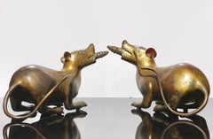 Paar tibetische Buddha-Ritualratten aus Bronze des 16