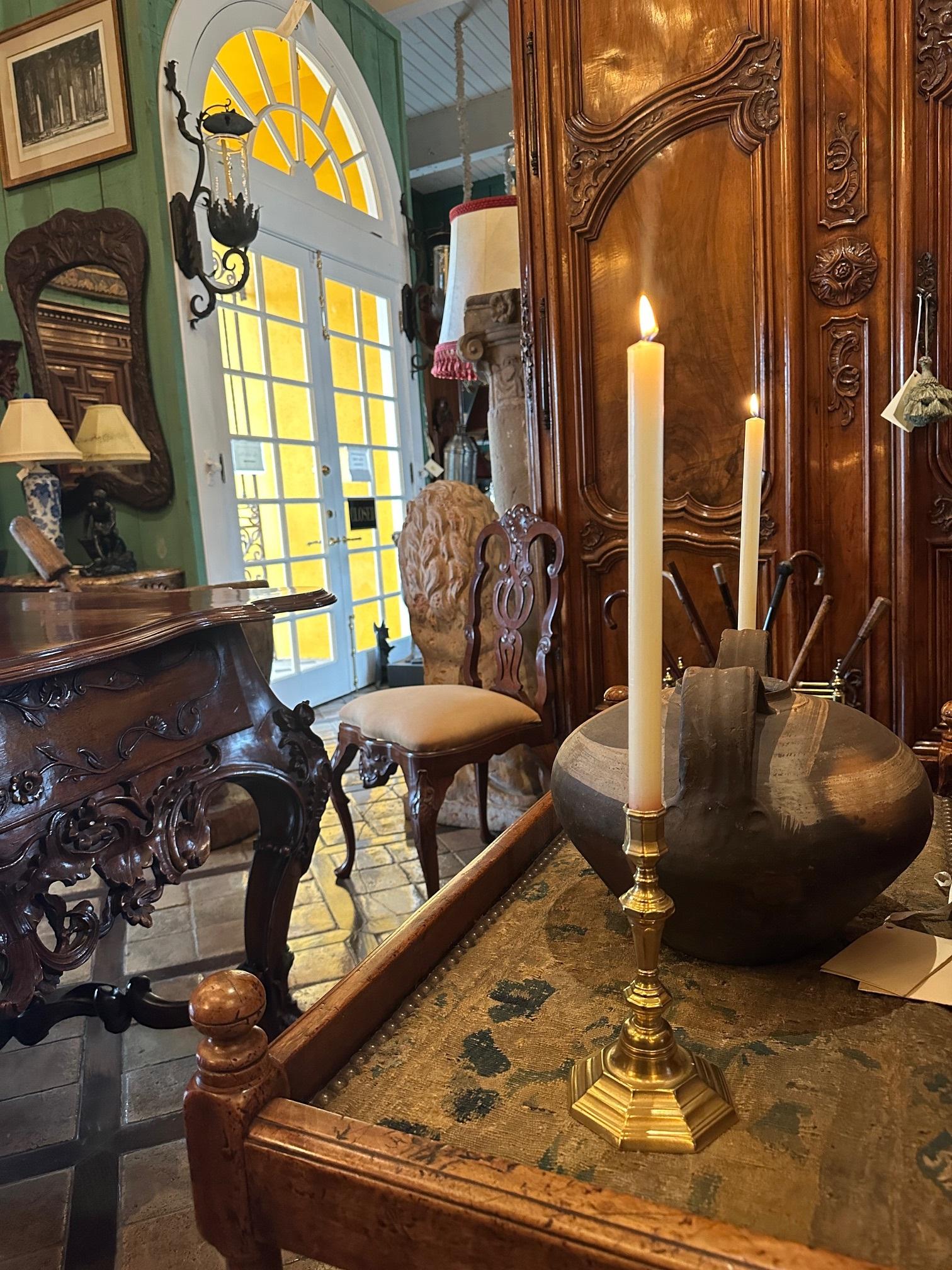 Coppia di candelabri del 17° secolo in ottone, Objects for Objects antico LA CA in vendita 5