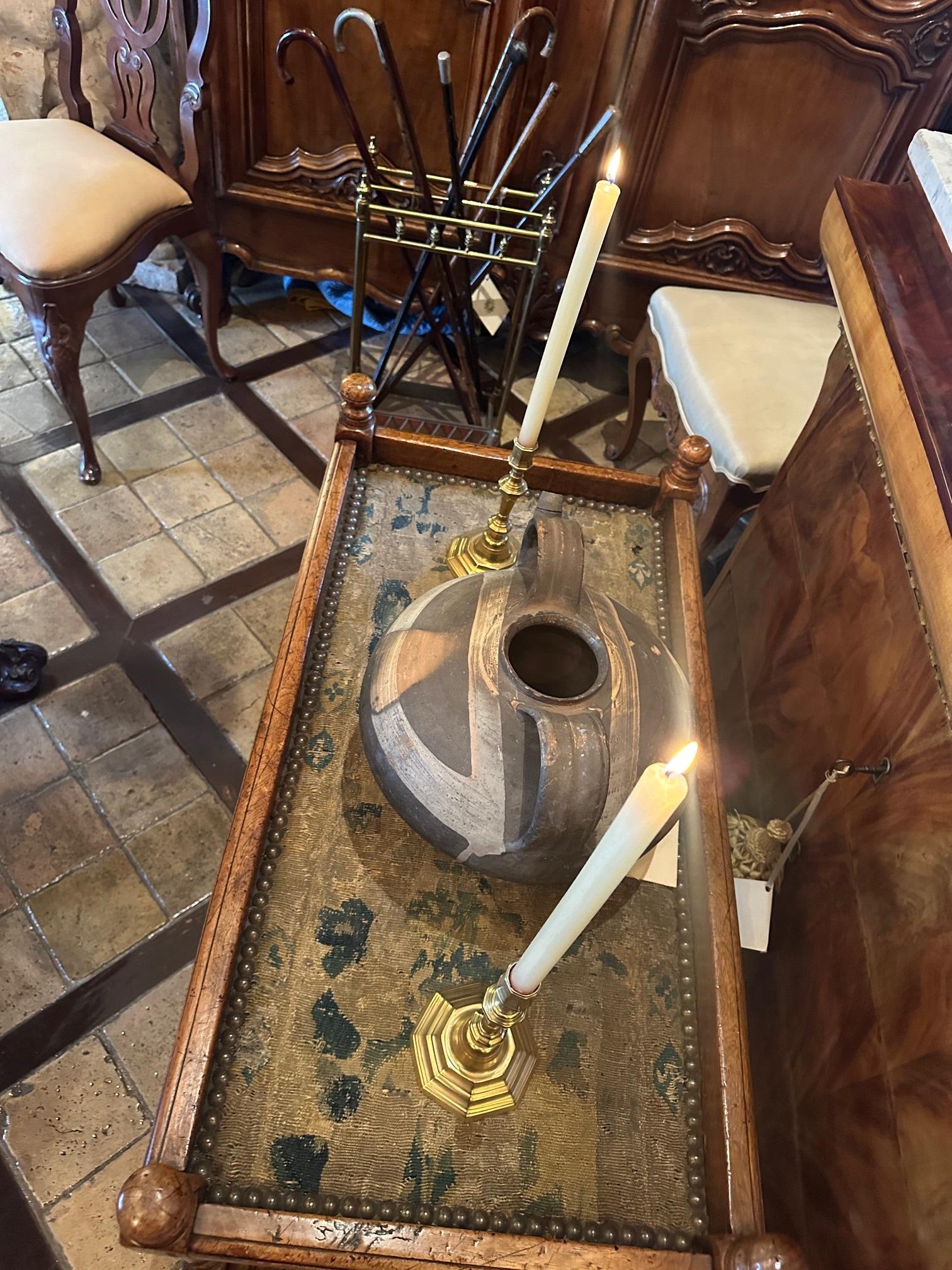 Coppia di candelabri del 17° secolo in ottone, Objects for Objects antico LA CA in vendita 6