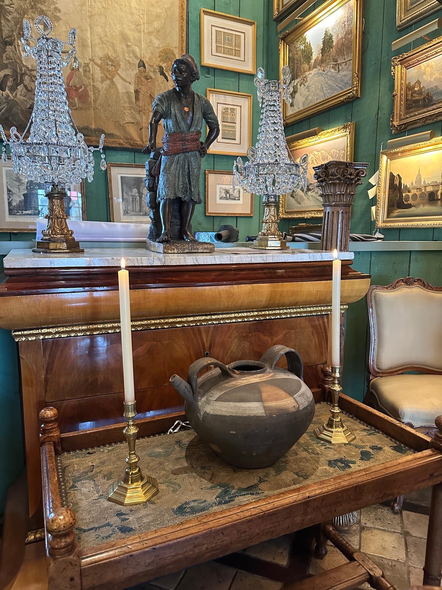 Coppia di candelabri del 17° secolo in ottone, Objects for Objects antico LA CA in vendita 1
