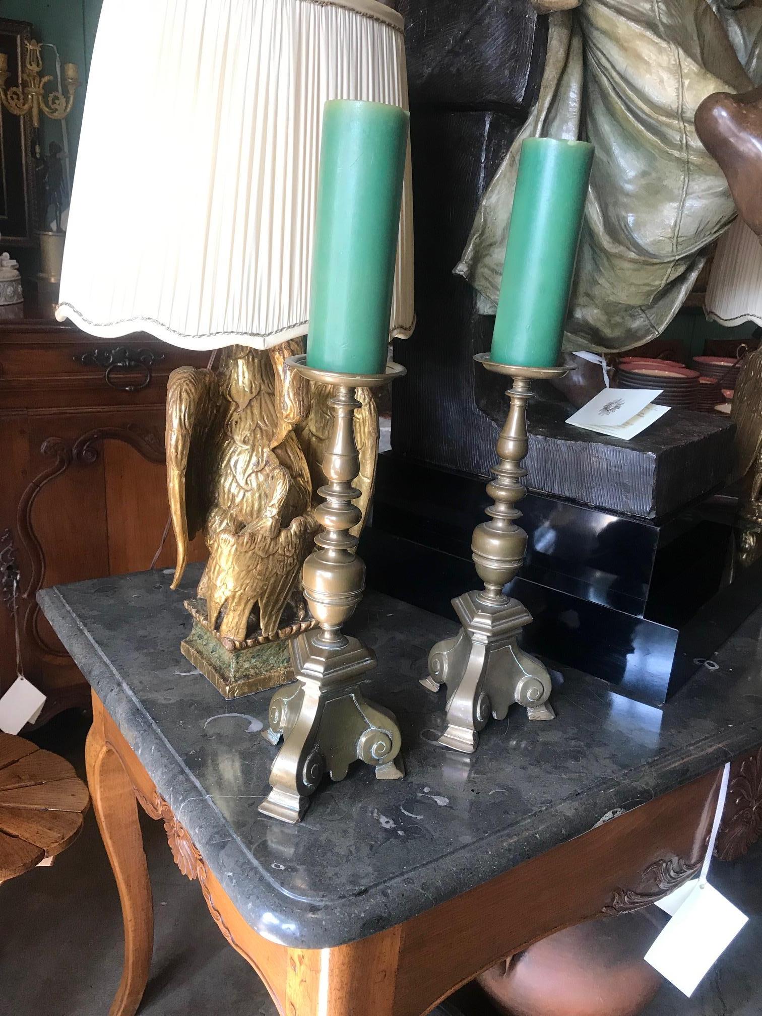 A very beautiful simple pair of 17th-18th century Baroque continental candleholders candlesticks in brass. The mirroring Work with the multiple layers and lines from the bobeches down to the elegant triangle geometric base. We have seen many that