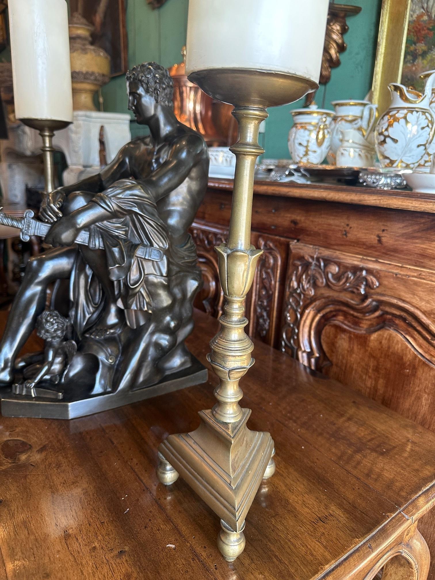 Louis XIV Paire de Chandeliers du 17ème siècle Chandelier Lumière en laiton Objects for Objects Antiquities en vente