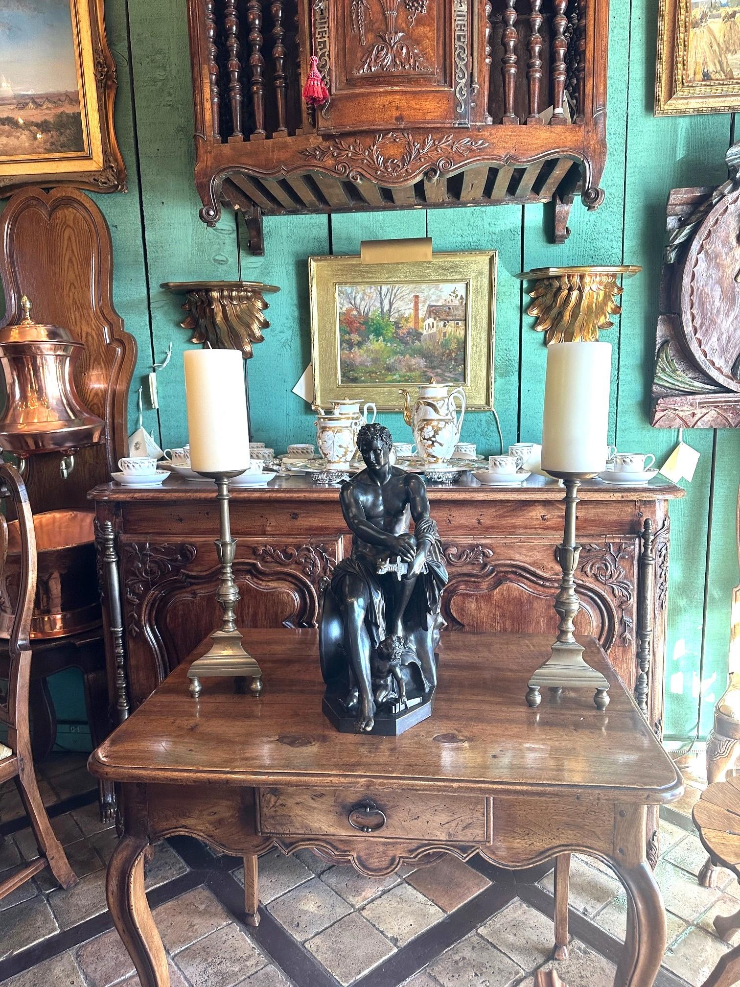 XVIIIe siècle et antérieur Paire de Chandeliers du 17ème siècle Chandelier Lumière en laiton Objects for Objects Antiquities en vente