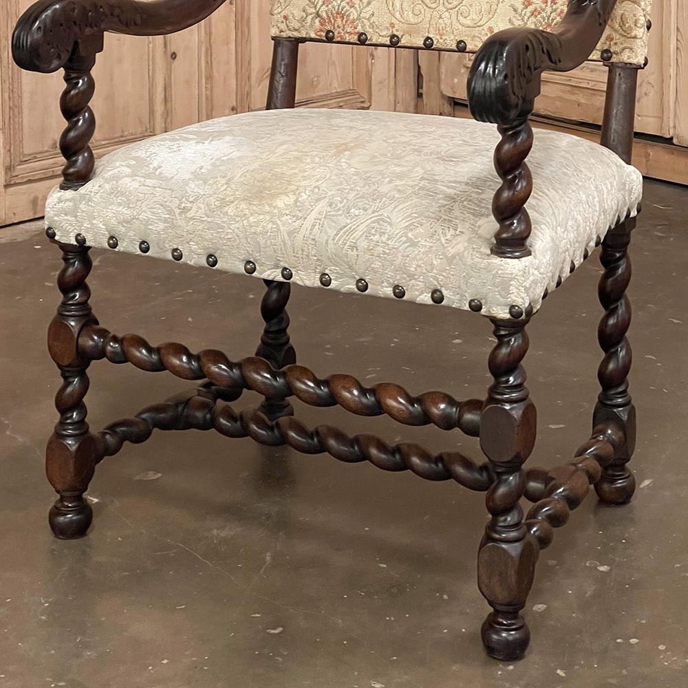 Paire de fauteuils Louis XIII du XVIIe siècle en torsion d'orge en vente 3