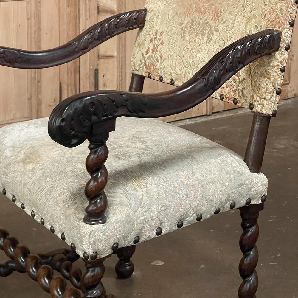 Paire de fauteuils Louis XIII du XVIIe siècle en torsion d'orge en vente 6