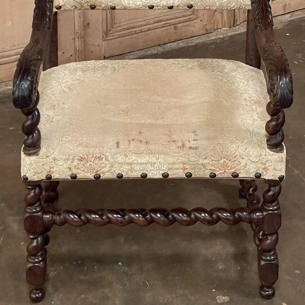 Paire de fauteuils Louis XIII du XVIIe siècle en torsion d'orge en vente 8
