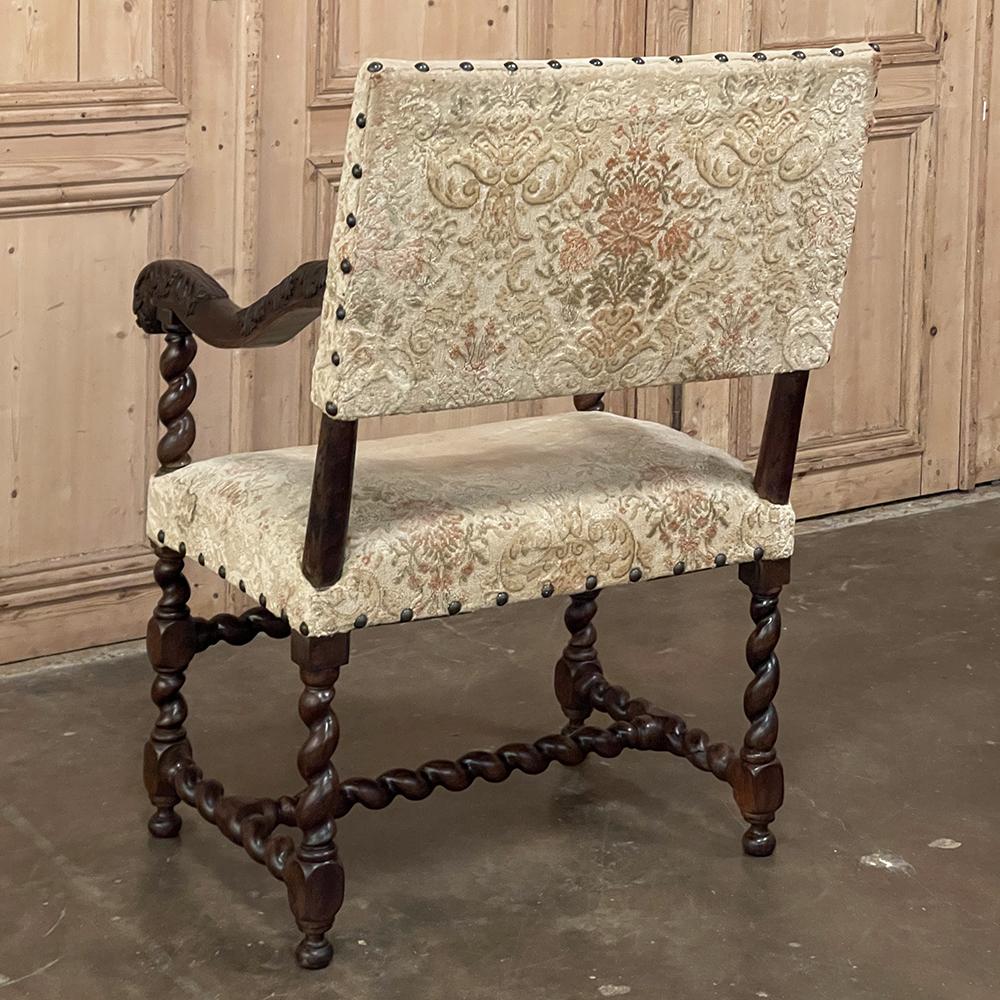 Paire de fauteuils Louis XIII du XVIIe siècle en torsion d'orge en vente 11