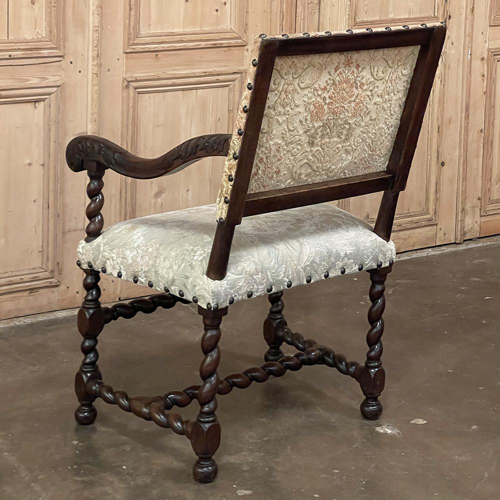 Paire de fauteuils Louis XIII du XVIIe siècle en torsion d'orge en vente 12