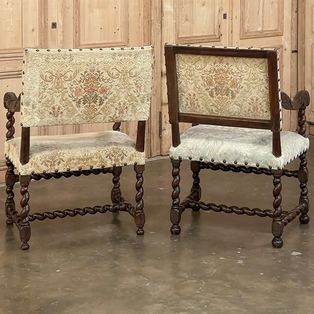 Fin du XVIIe siècle Paire de fauteuils Louis XIII du XVIIe siècle en torsion d'orge en vente