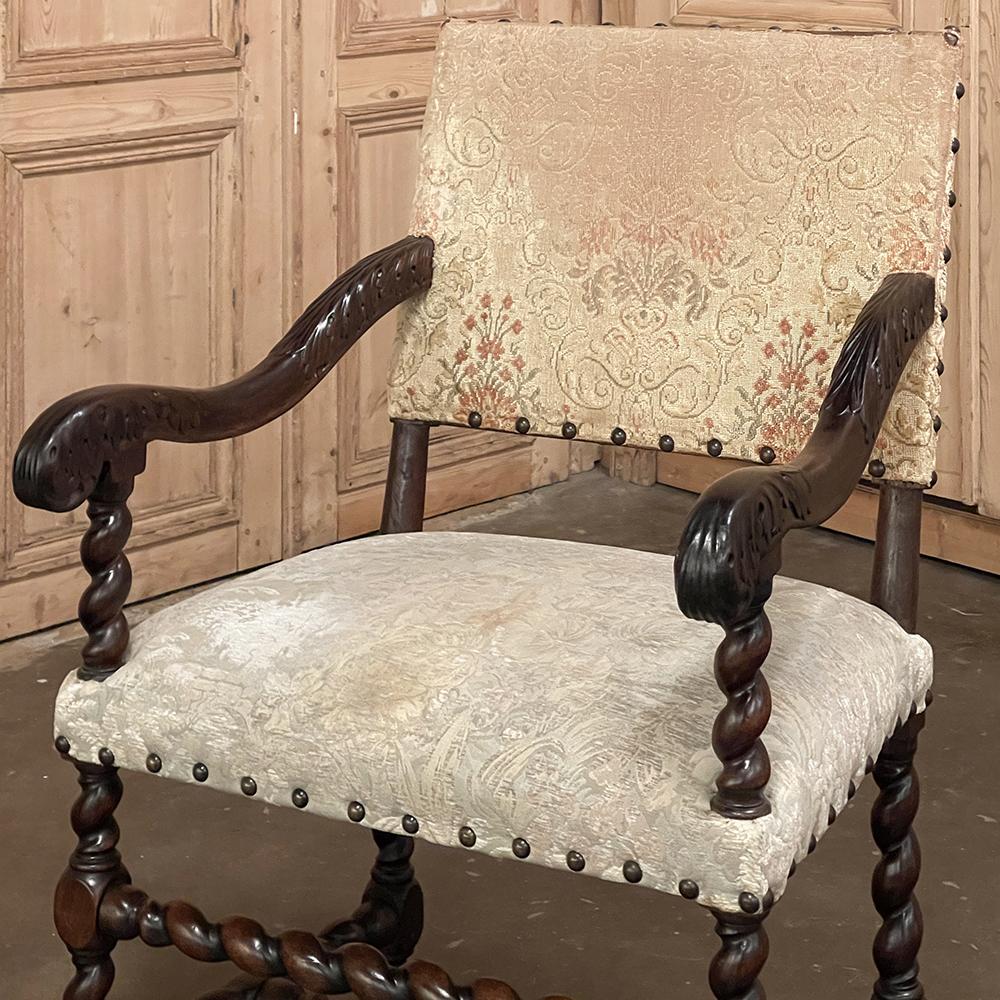 Paire de fauteuils Louis XIII du XVIIe siècle en torsion d'orge en vente 2