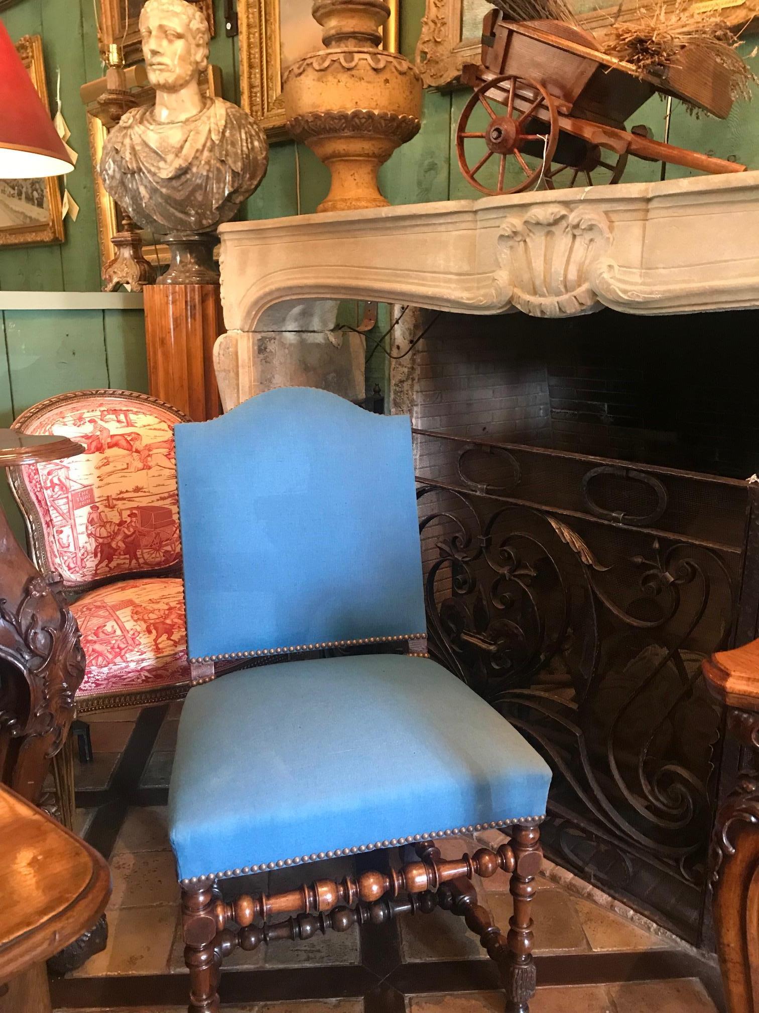 Pair 17th Century Louis XIII Period Dining Room Side Hallway Chairs Hand Carved For Sale 4