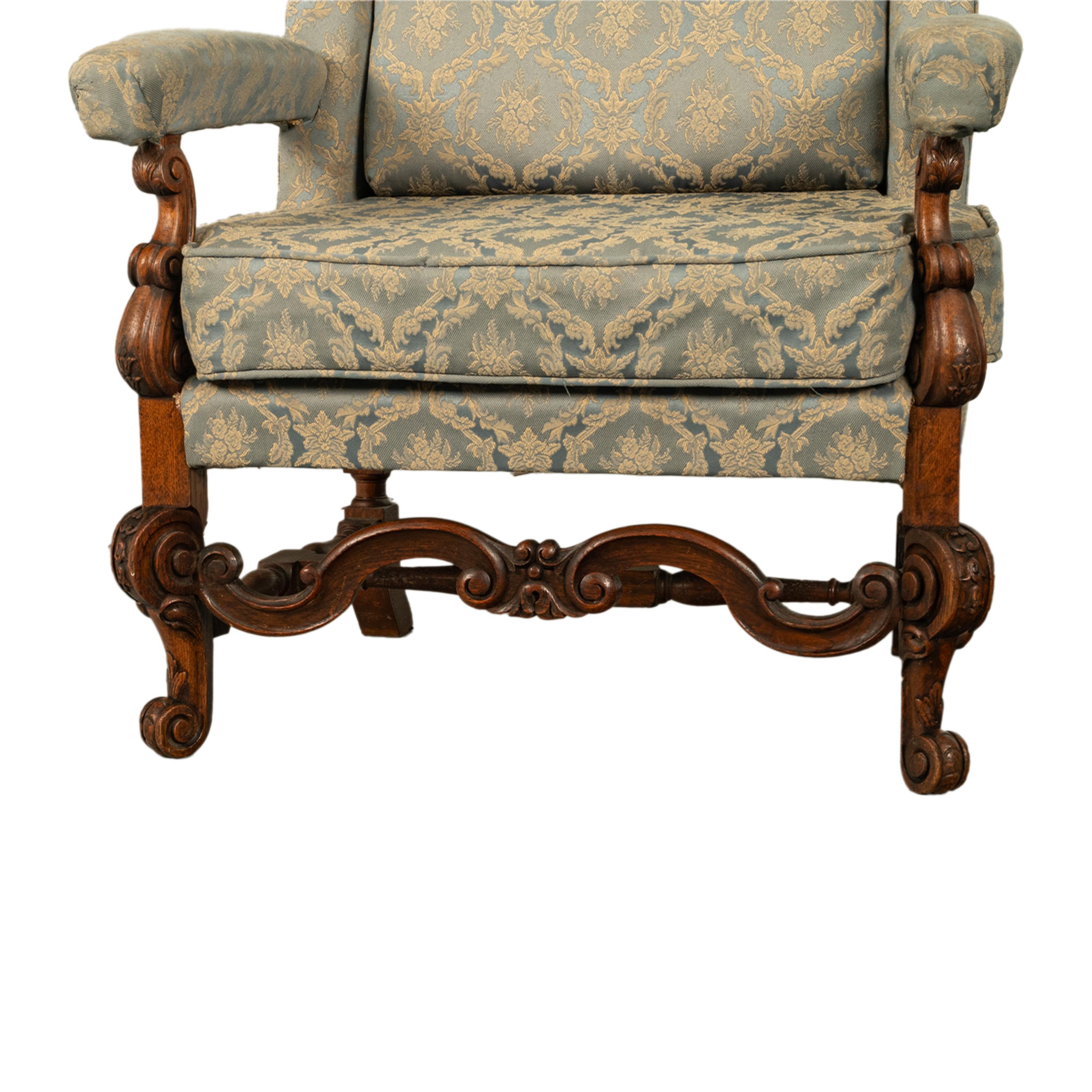 Coppia di poltrone con schienale ad ala in stile caroleano del XVII secolo in noce intagliato 1860 in vendita 4