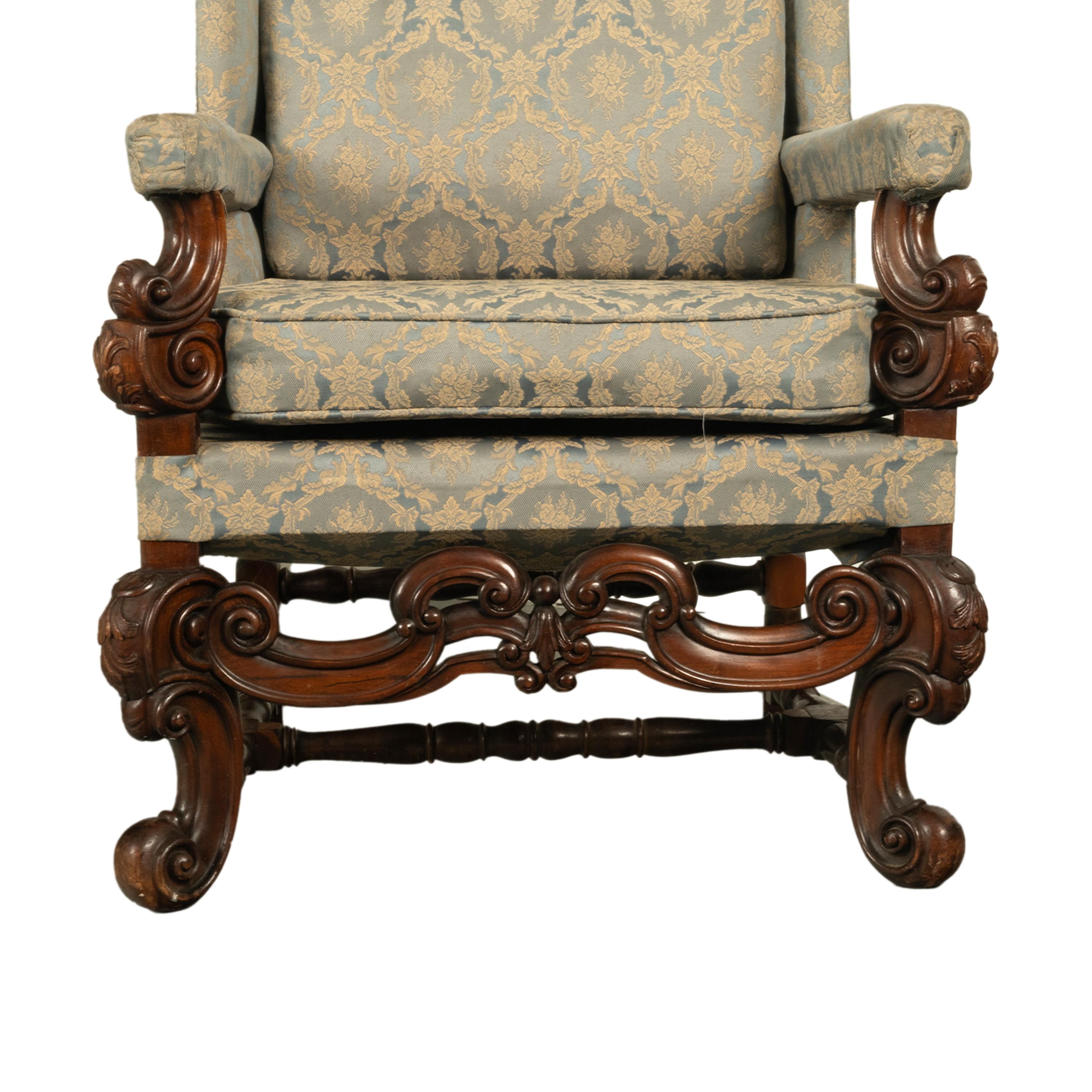 Coppia di poltrone con schienale ad ala in stile caroleano del XVII secolo in noce intagliato 1860 in vendita 5