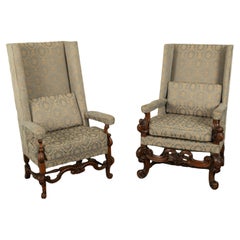 Paire de fauteuils en noyer sculpté de style Carolean (17e siècle) 1860