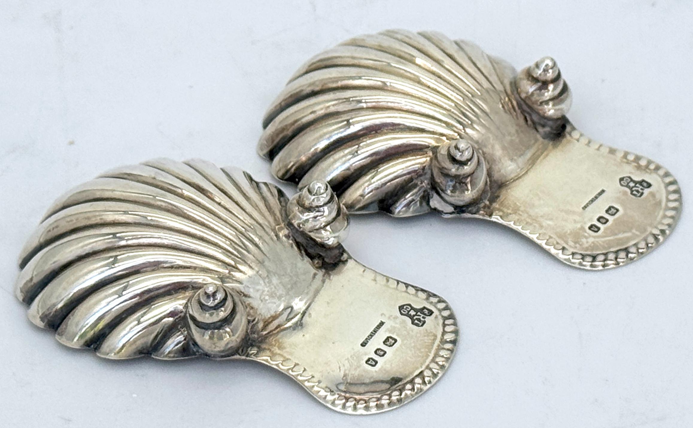 Pair 1893 English Sterling Silver Shell-Form Tea Caddy Spoons, Shell Feet in vendita 1