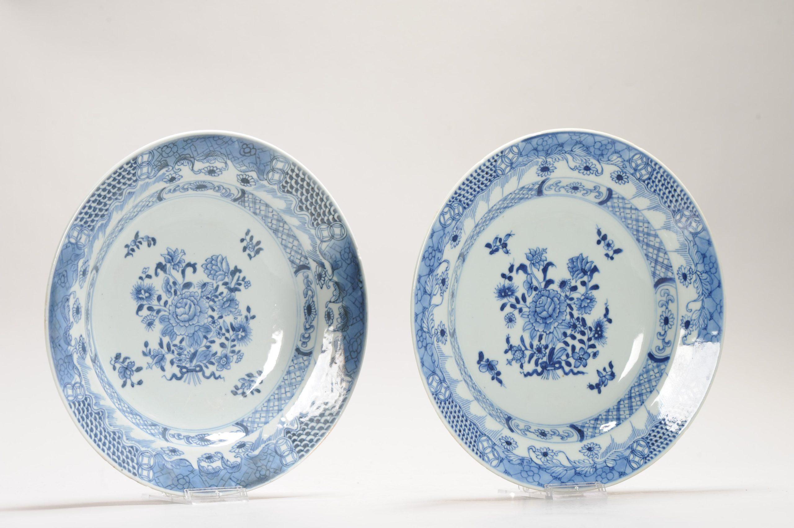 Pair 18C Antique Chinese Porcelain Kangxi/Yongzheng Blue White Flowers In Good Condition For Sale In Amsterdam, Noord Holland