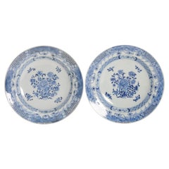 Paar antike chinesische Kangxi/Yongzheng-Blumen aus Porzellan, 18C, blau-weiß, Kangxi/Yongzheng