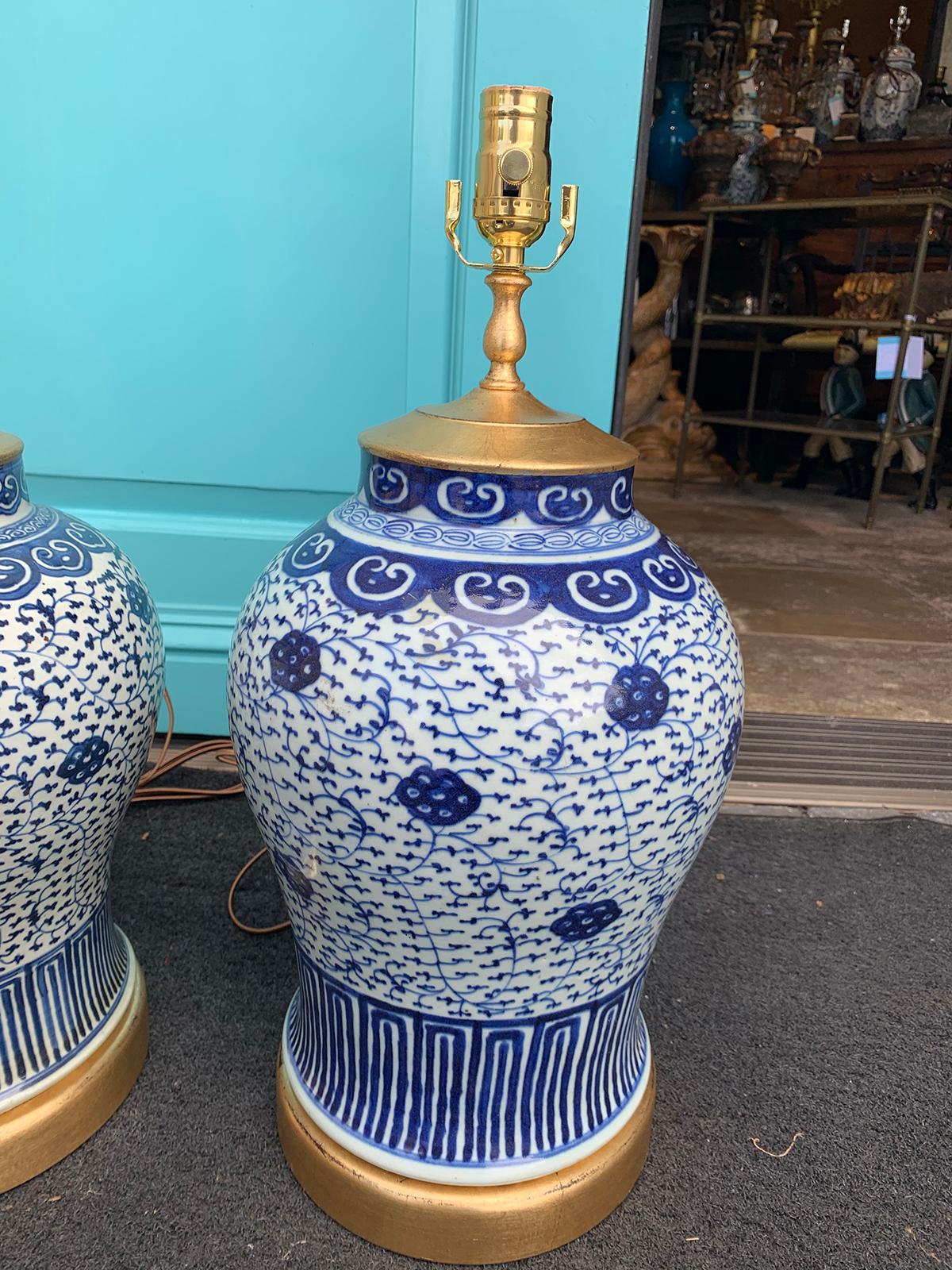 Pair of Late 19th-Early 20th Century Blue & White Vases as Lamps, Giltwood Bases In Good Condition In Atlanta, GA