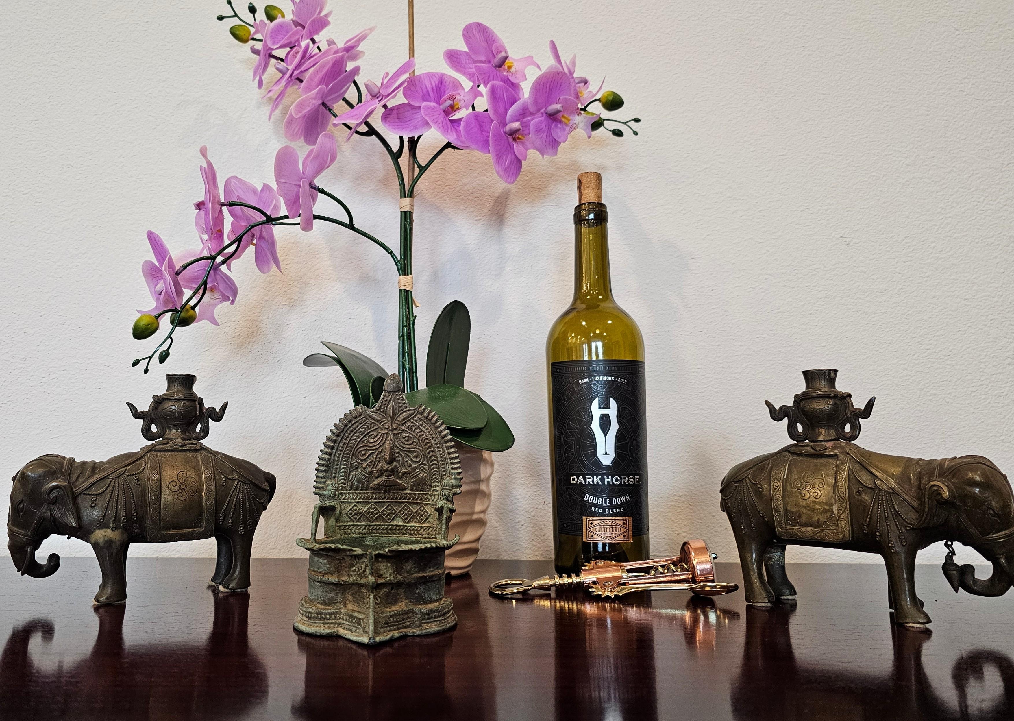 Paar chinesische Bronze-Kerzenhalter-Skulpturen mit Elefantenfigur aus dem 18./19. Jahrhundert im Angebot 13