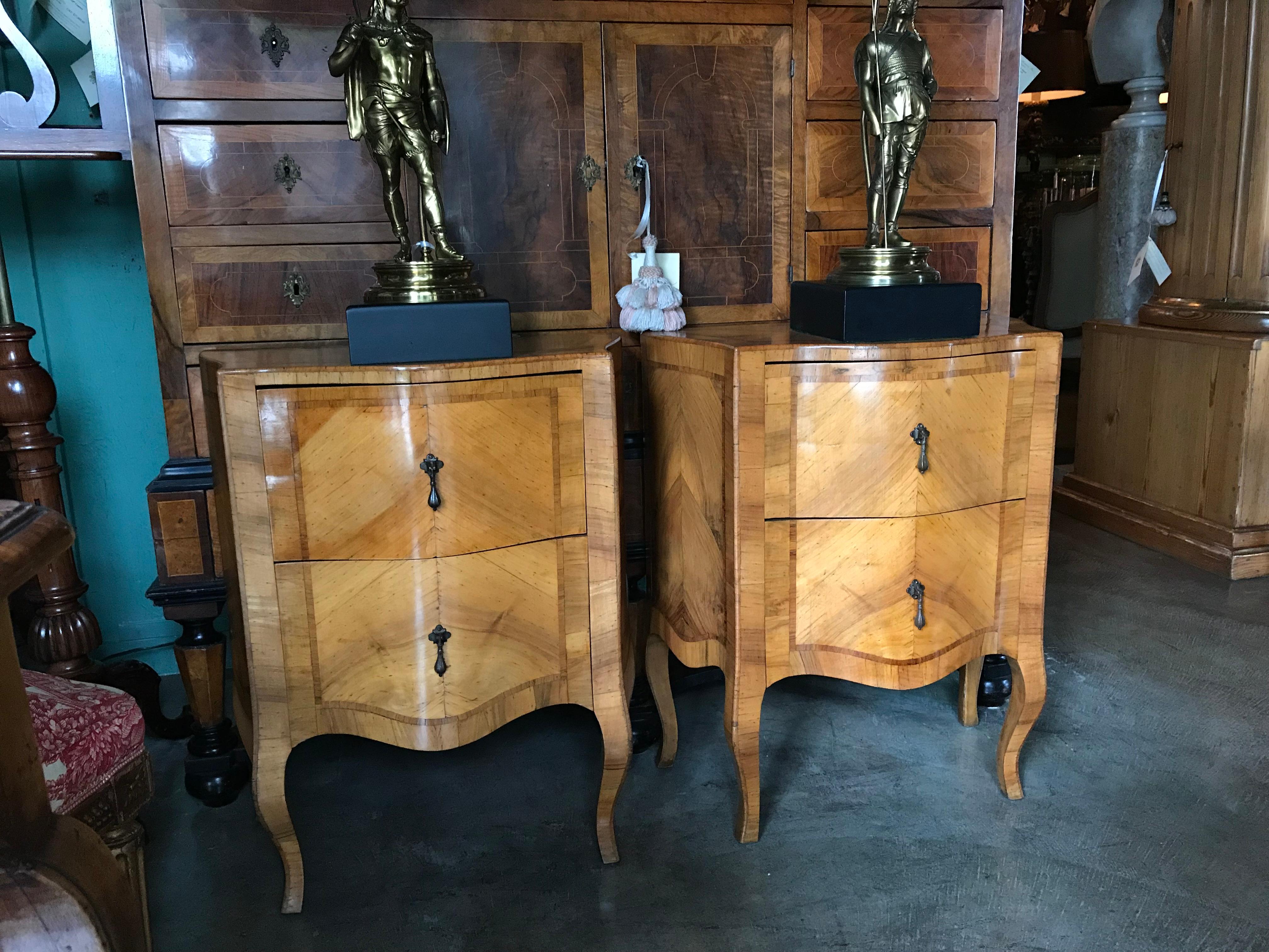 Pair of late 18th century Italian inlaid bedside fruit wood 
Comodini commodes bedside chest of drawers side tables. Very elegant work. 
They would serve as night tables on each side of the bed. It's a set of 2 pieces ( sold as a pair for a list of