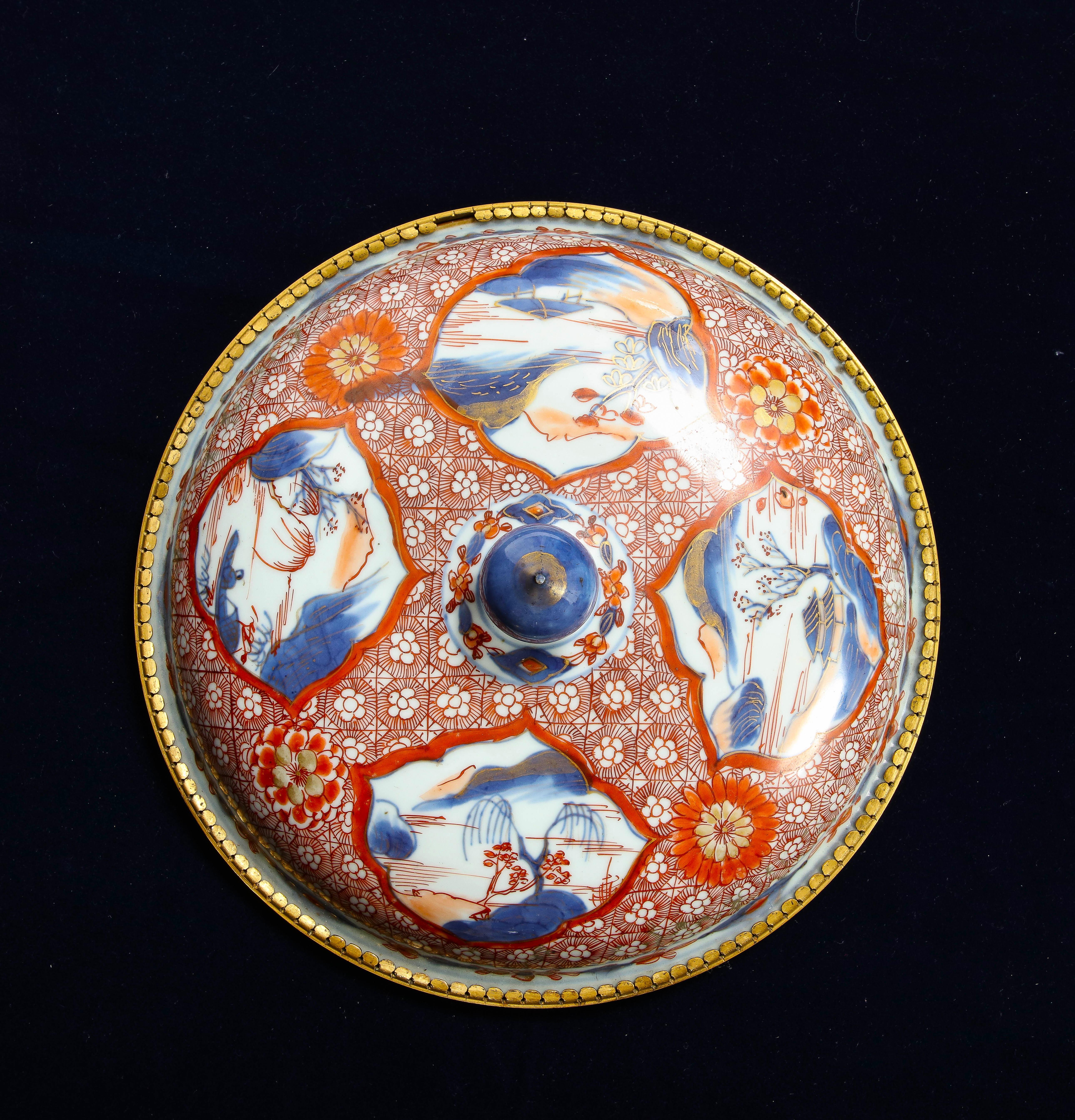 Paar Übertöpfe aus chinesischem Imari Porcelain und französischem Ormolu aus dem 18. im Angebot 3