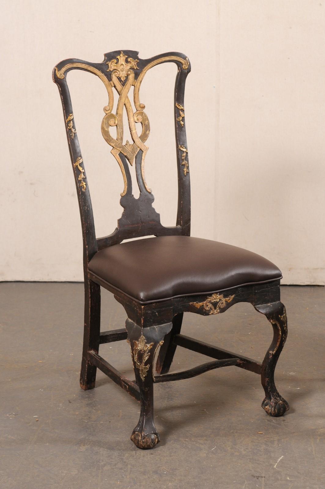 Rococo Paire de chaises d'appoint rococo danoises du 18ème siècle avec sièges en cuir en vente