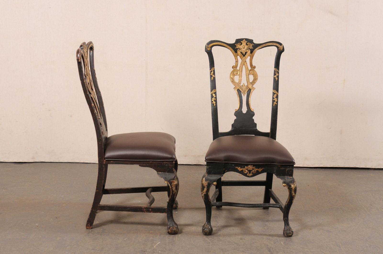 Paire de chaises d'appoint rococo danoises du 18ème siècle avec sièges en cuir Bon état - En vente à Atlanta, GA
