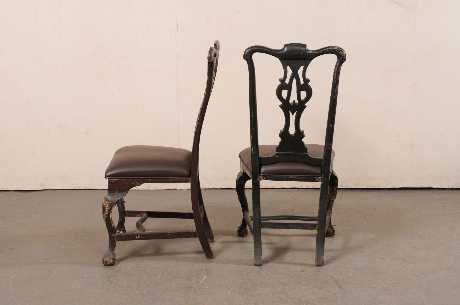 Bois Paire de chaises d'appoint rococo danoises du 18ème siècle avec sièges en cuir en vente