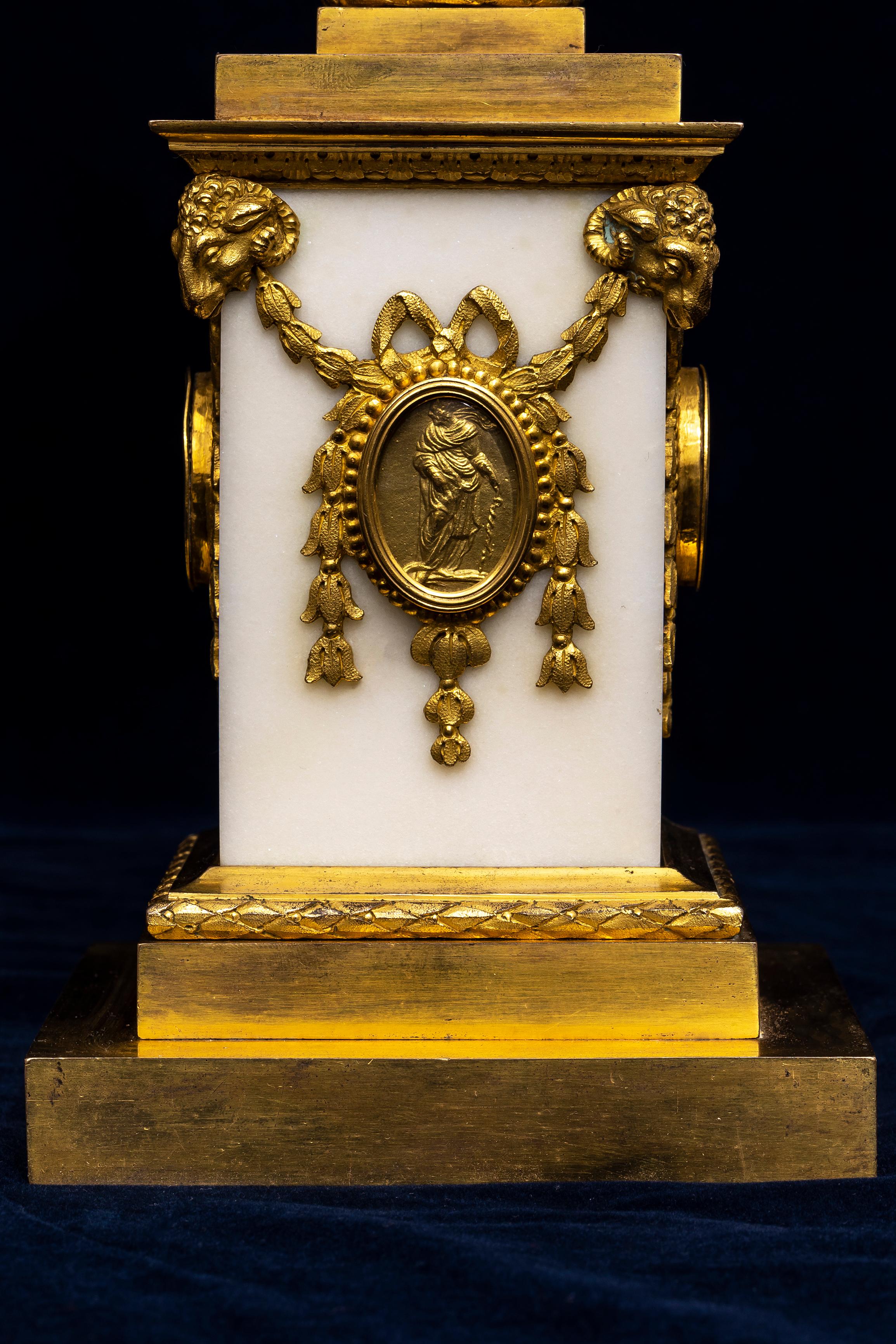 Coppia di cassolette in marmo di Carrara montate in ormolu del 18° C. inglese Matthew Boulton in vendita 3