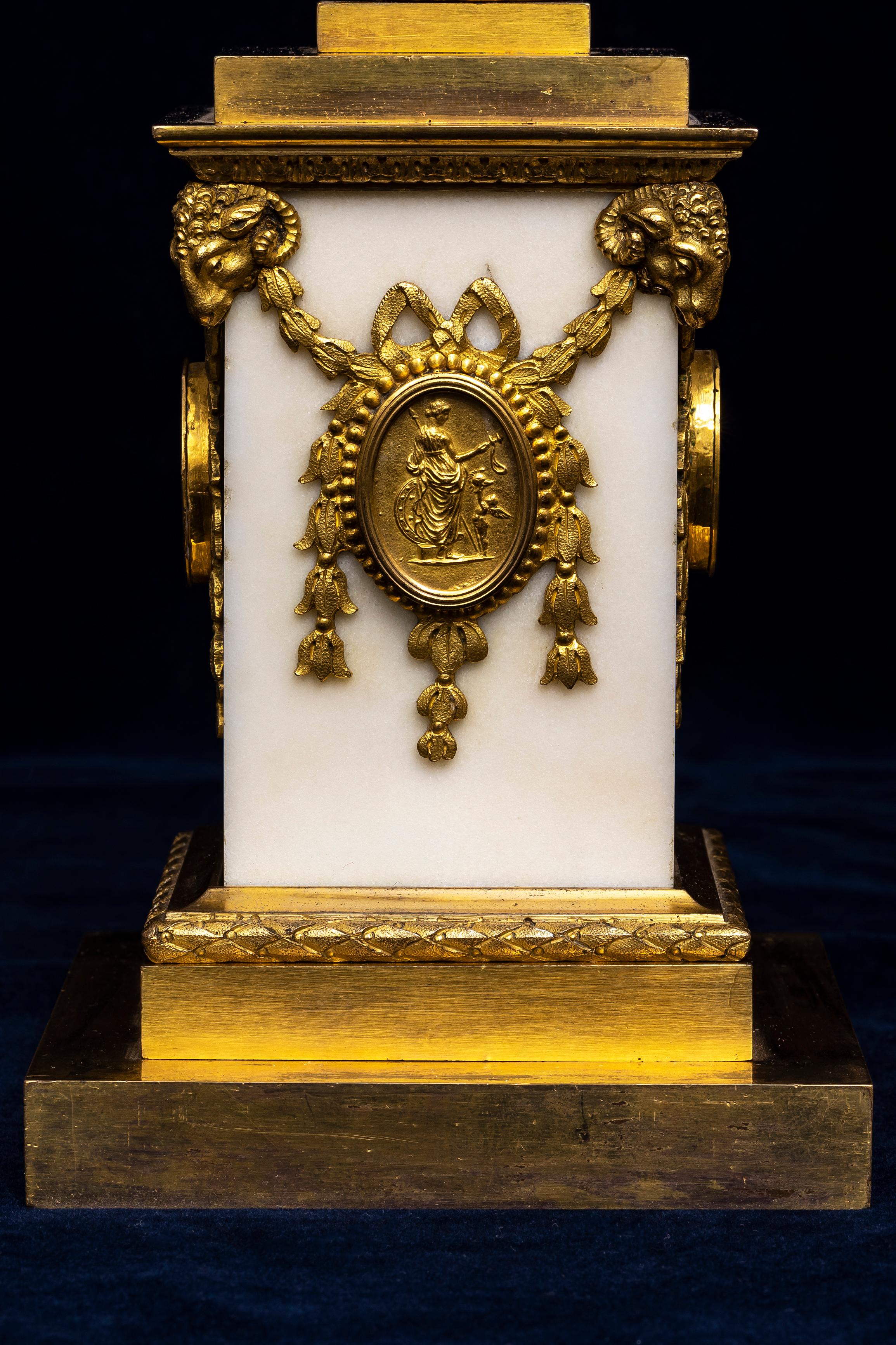 Coppia di cassolette in marmo di Carrara montate in ormolu del 18° C. inglese Matthew Boulton in vendita 4