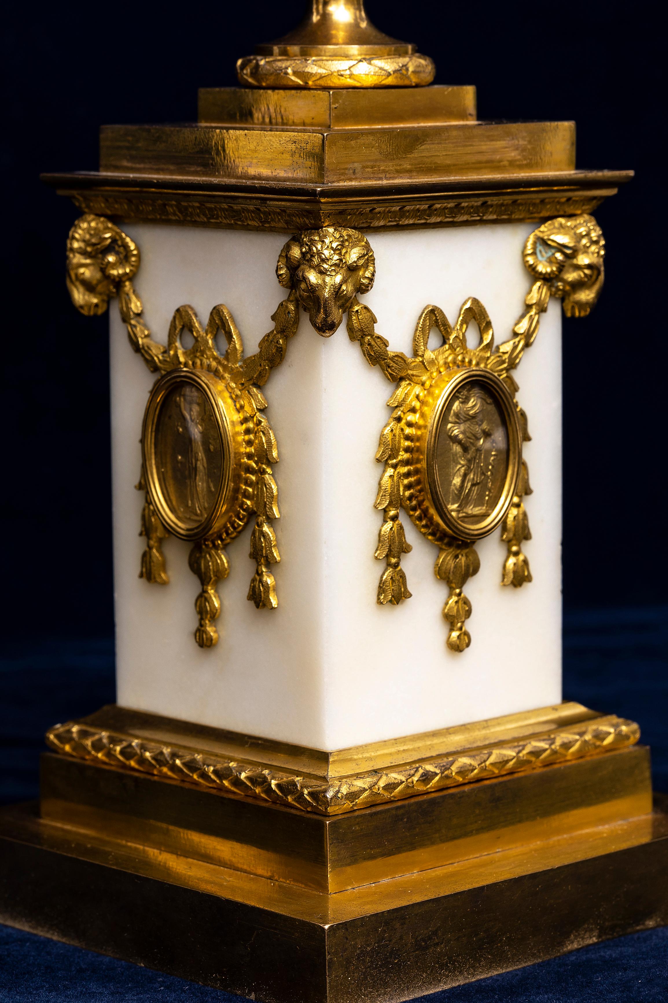 Coppia di cassolette in marmo di Carrara montate in ormolu del 18° C. inglese Matthew Boulton in vendita 5