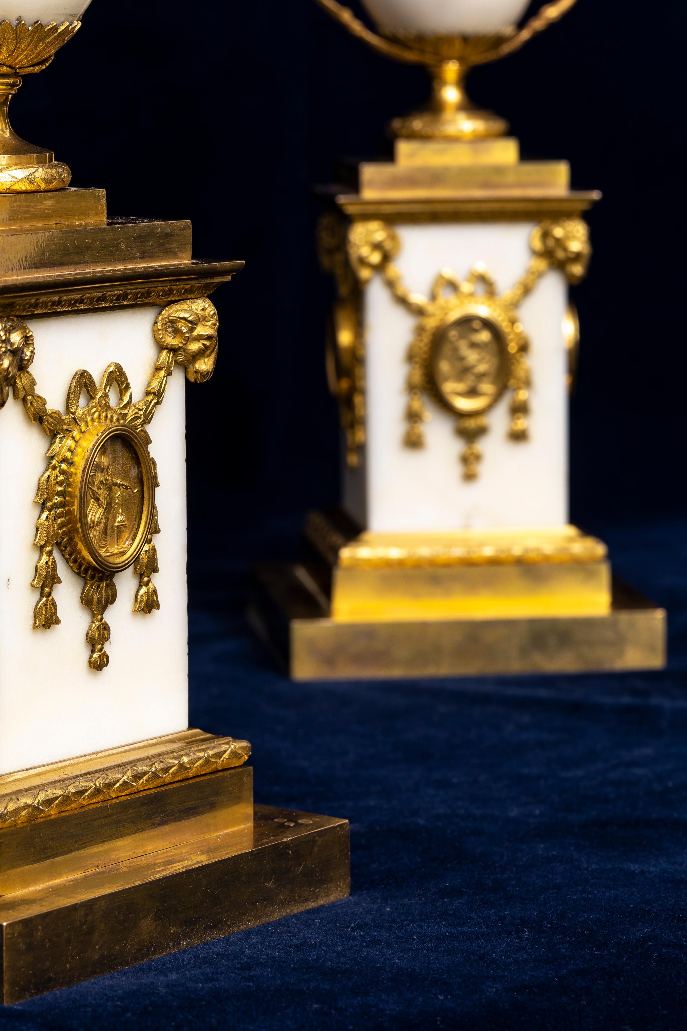 Coppia di cassolette in marmo di Carrara montate in ormolu del 18° C. inglese Matthew Boulton in vendita 6