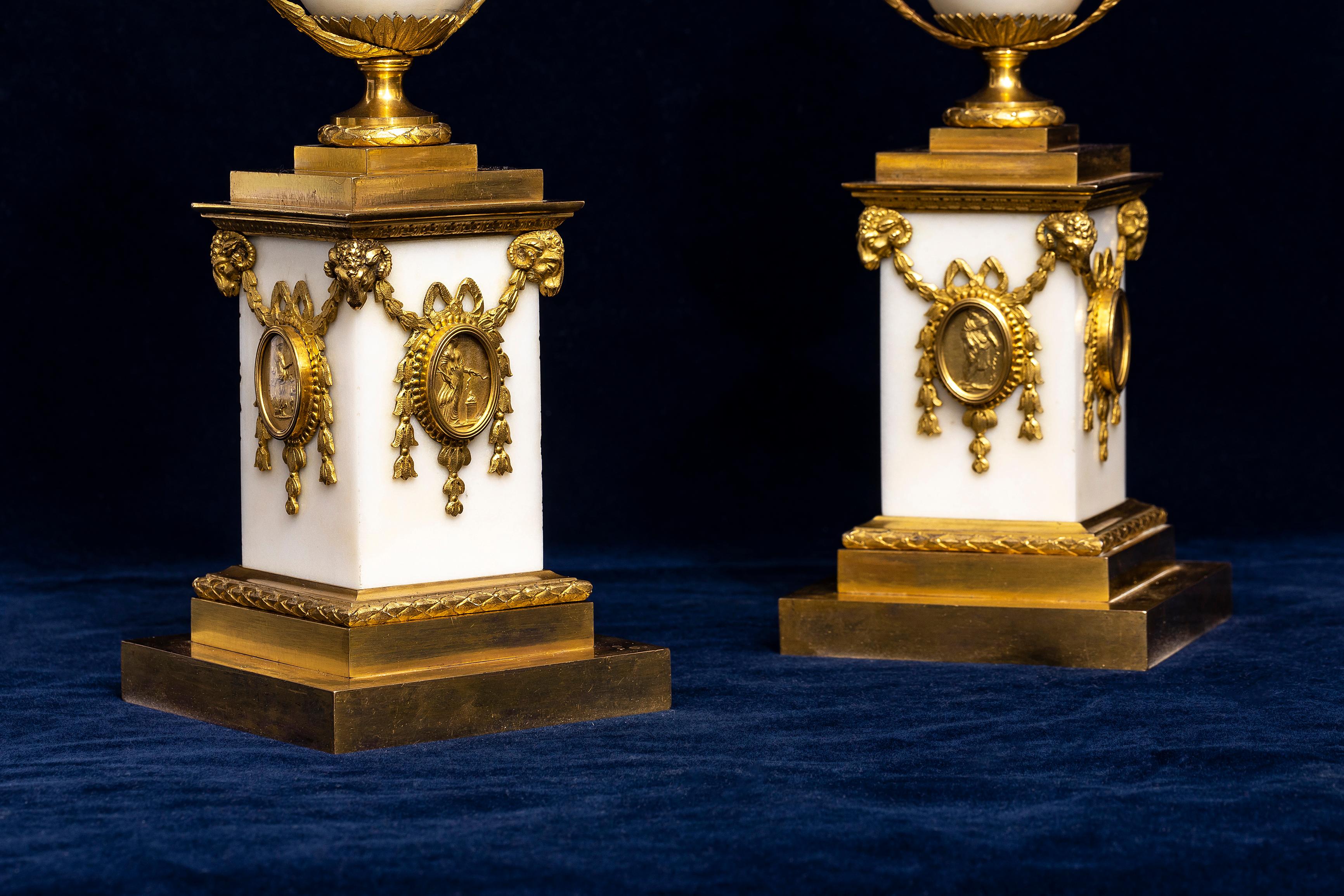 Coppia di cassolette in marmo di Carrara montate in ormolu del 18° C. inglese Matthew Boulton in vendita 7