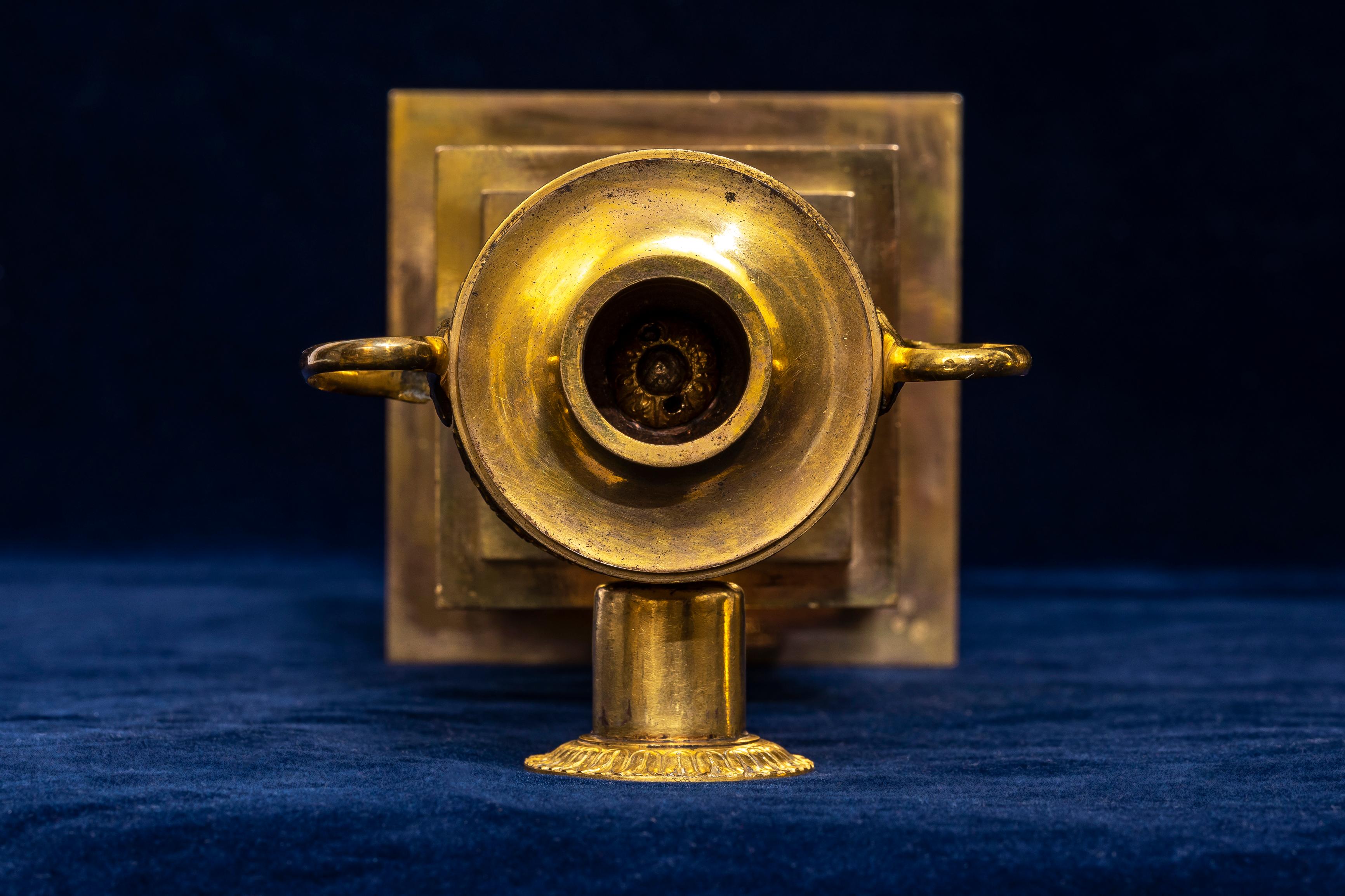 Coppia di cassolette in marmo di Carrara montate in ormolu del 18° C. inglese Matthew Boulton in vendita 10