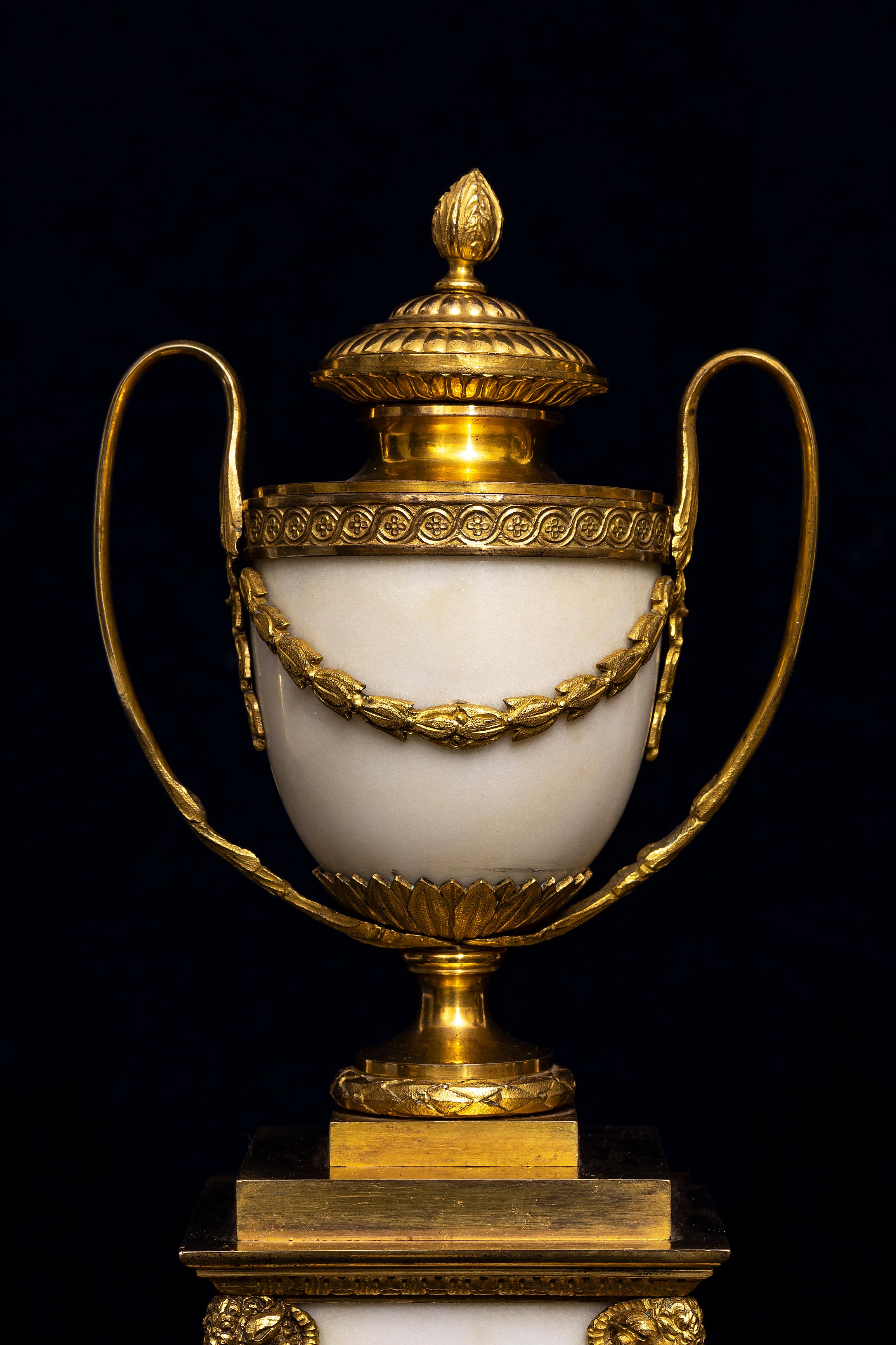 Fine XVIII secolo Coppia di cassolette in marmo di Carrara montate in ormolu del 18° C. inglese Matthew Boulton in vendita