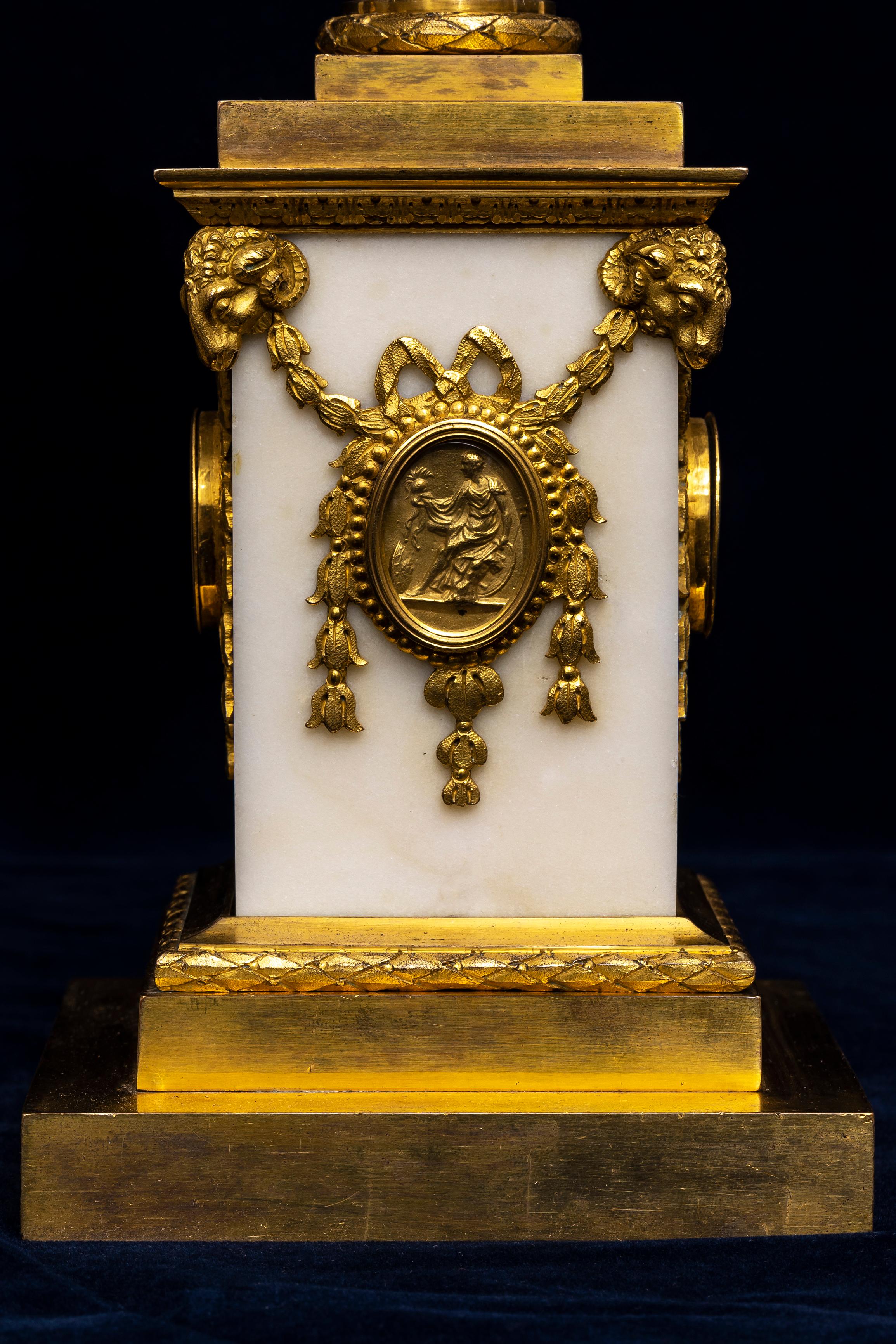 Coppia di cassolette in marmo di Carrara montate in ormolu del 18° C. inglese Matthew Boulton in vendita 1