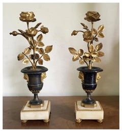 Pareja s. XVIII Candeleros Urna Franceses Luis XVI de Bronce Dorado y Mármol Blanco